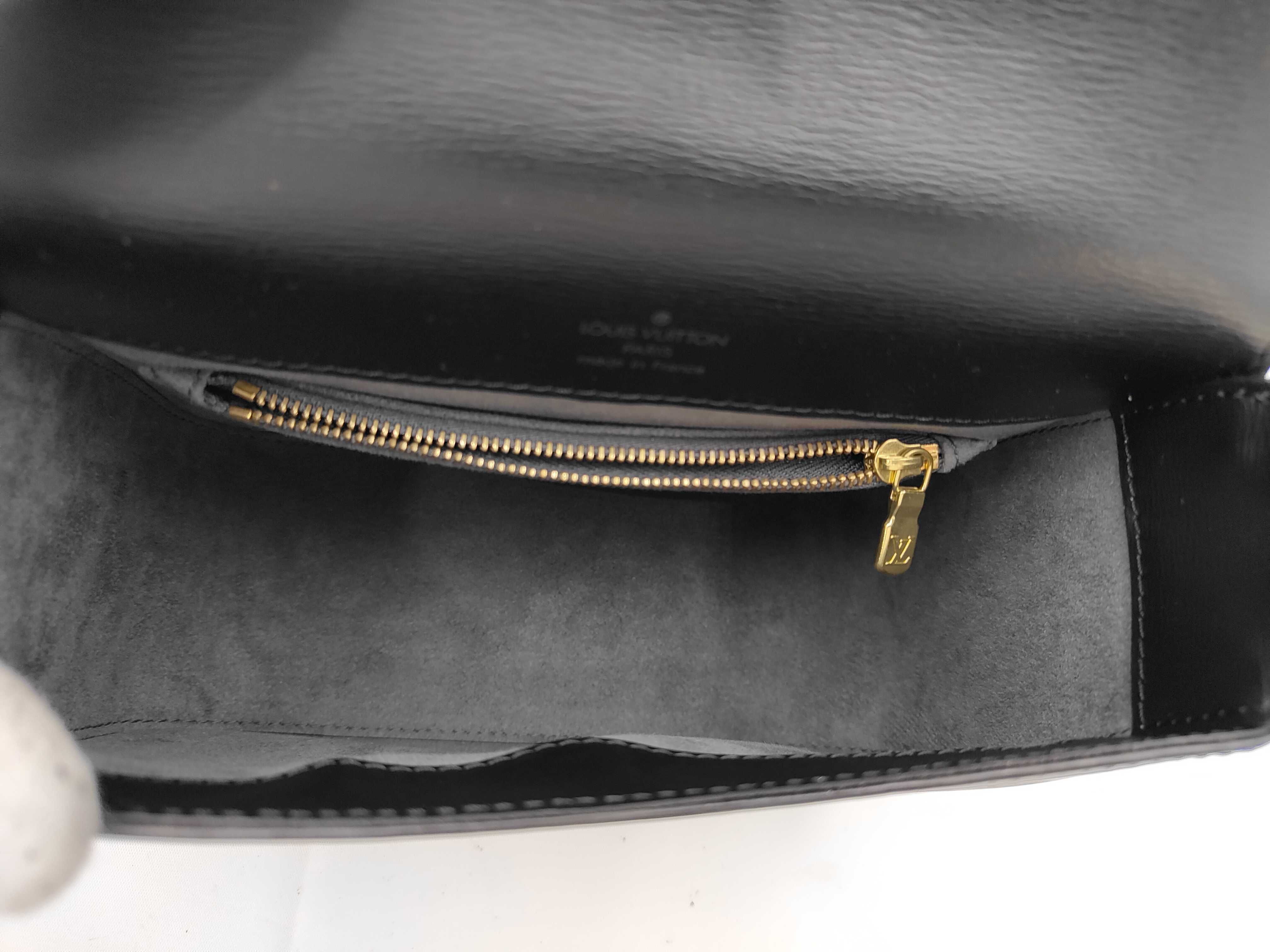 Epi M52202 Bussy Noir Shoulder Bag — view 10