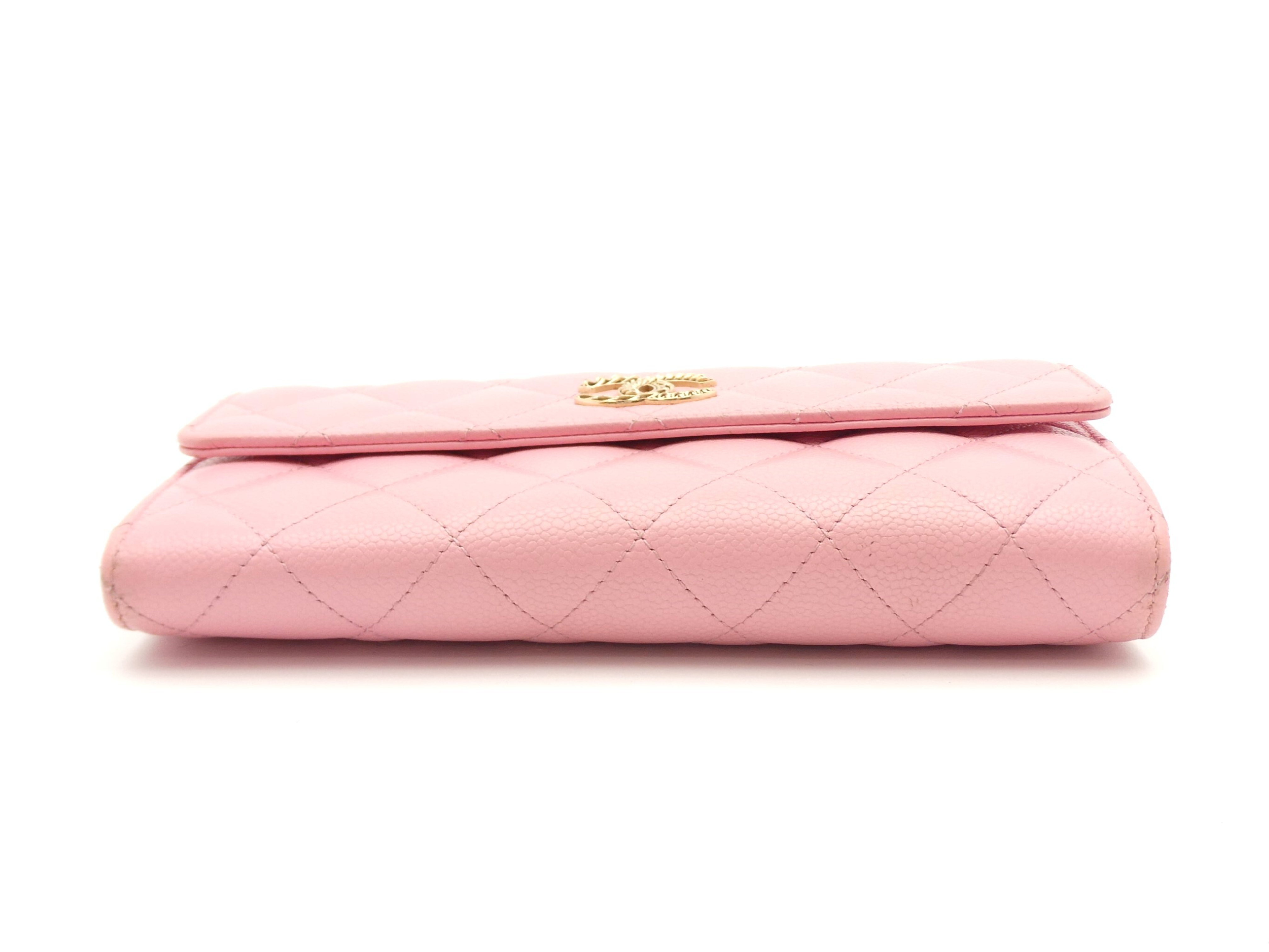 Matelassé Caviar Skin Coco Mark Wallet — view 5