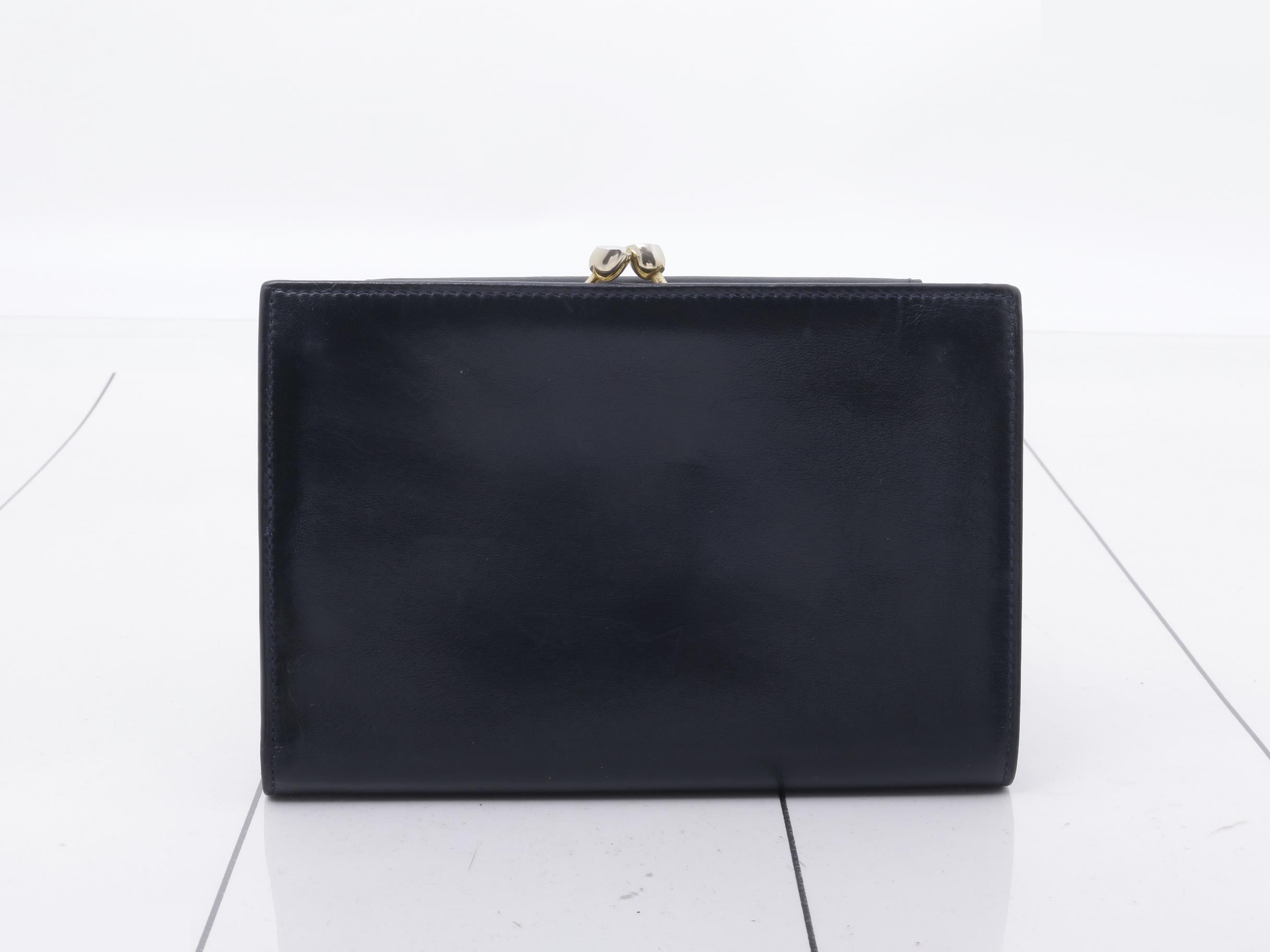 wallet — view 2