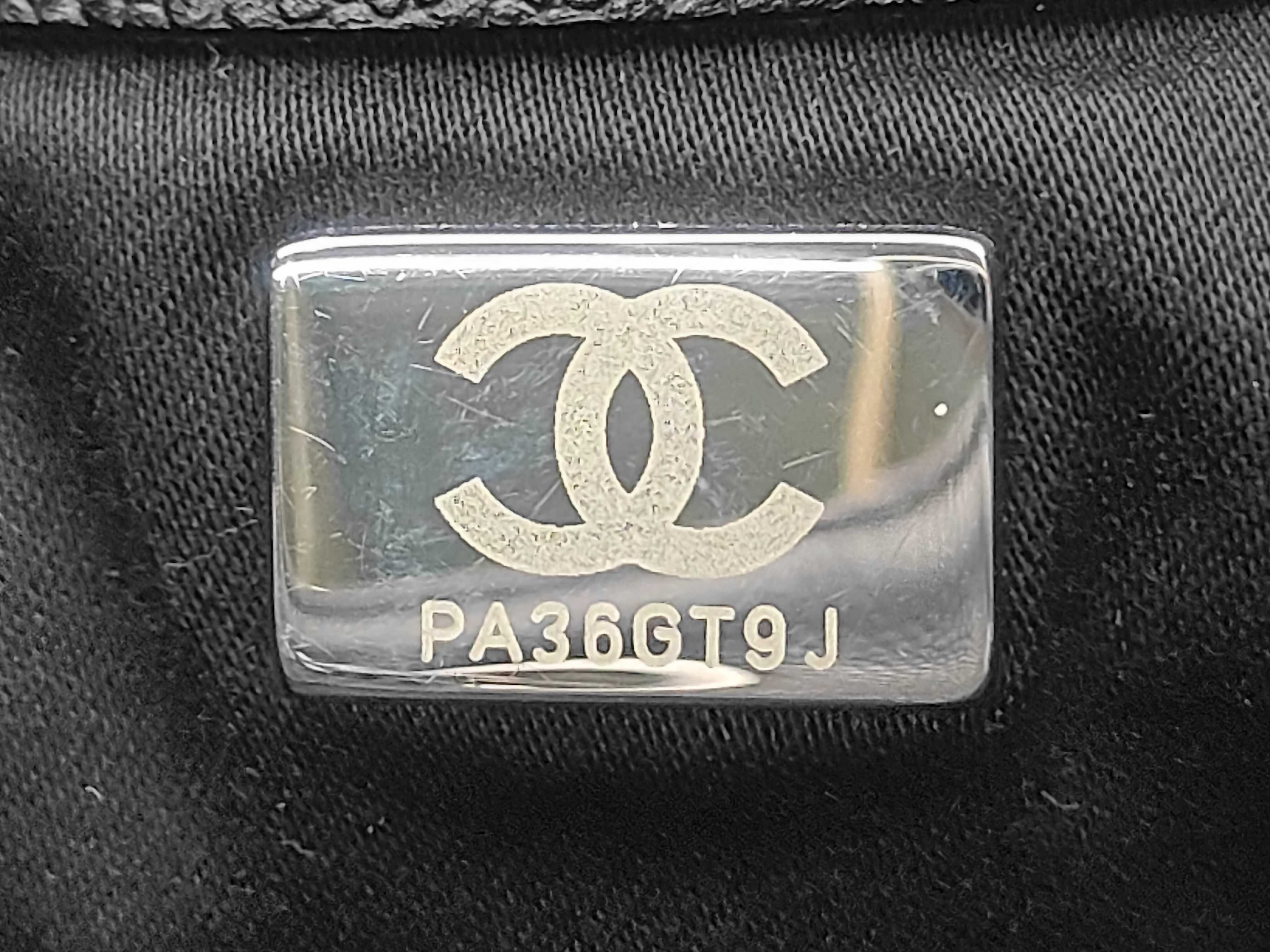 25 Grained Calfskin Black Bag — view 12