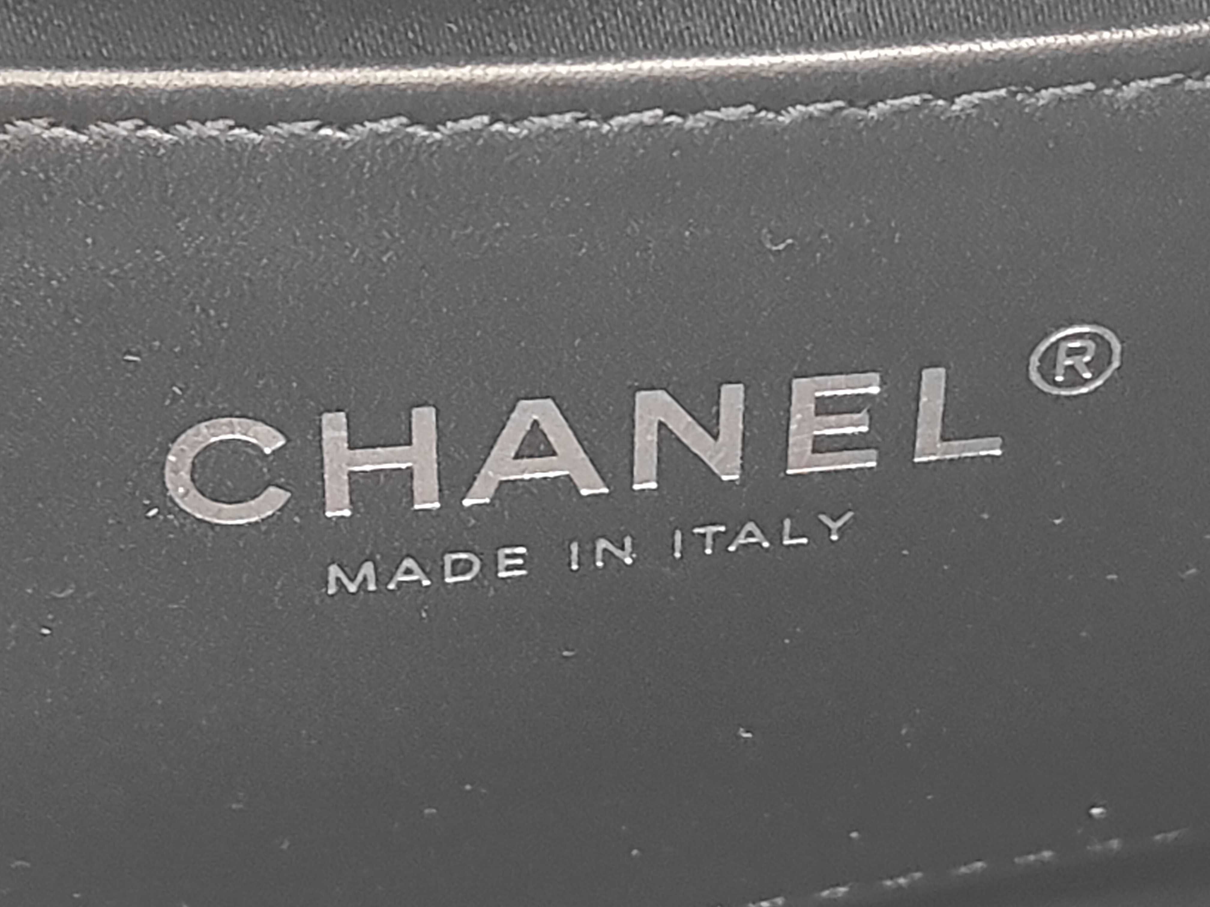 25 Grained Calfskin Black Bag — view 10