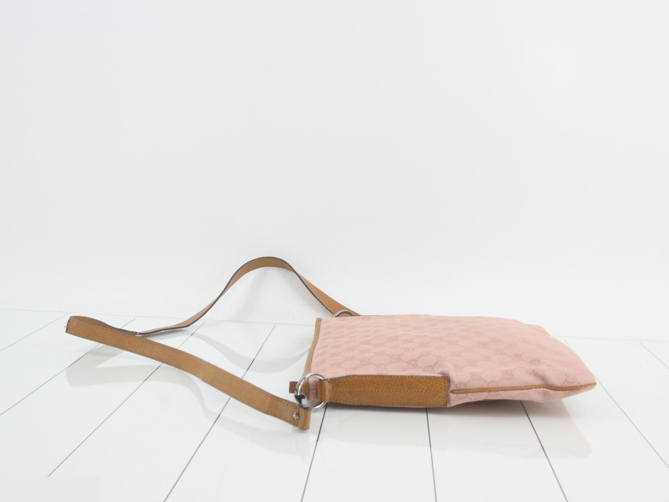 GG Canvas Shoulder Bag — view 4