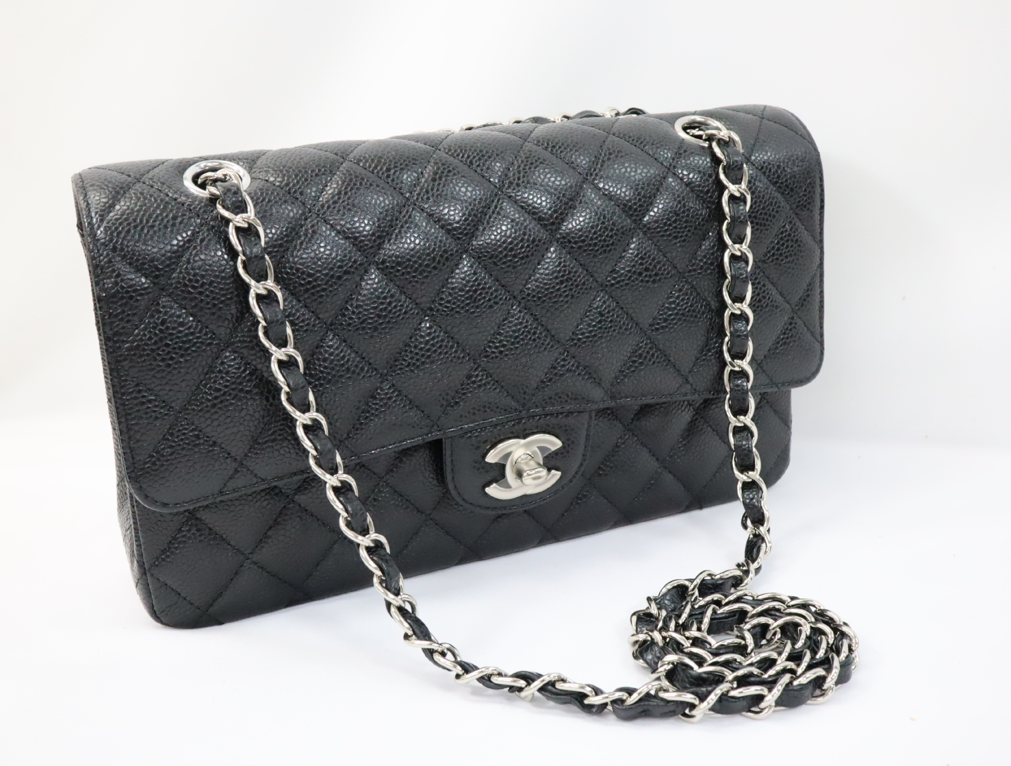 Matelassé 25cm Double Flap Shoulder Bag, Silver Hardware, Serial Number 31, Caviar Leather, A01112 (Shoulder Bag) — view 3