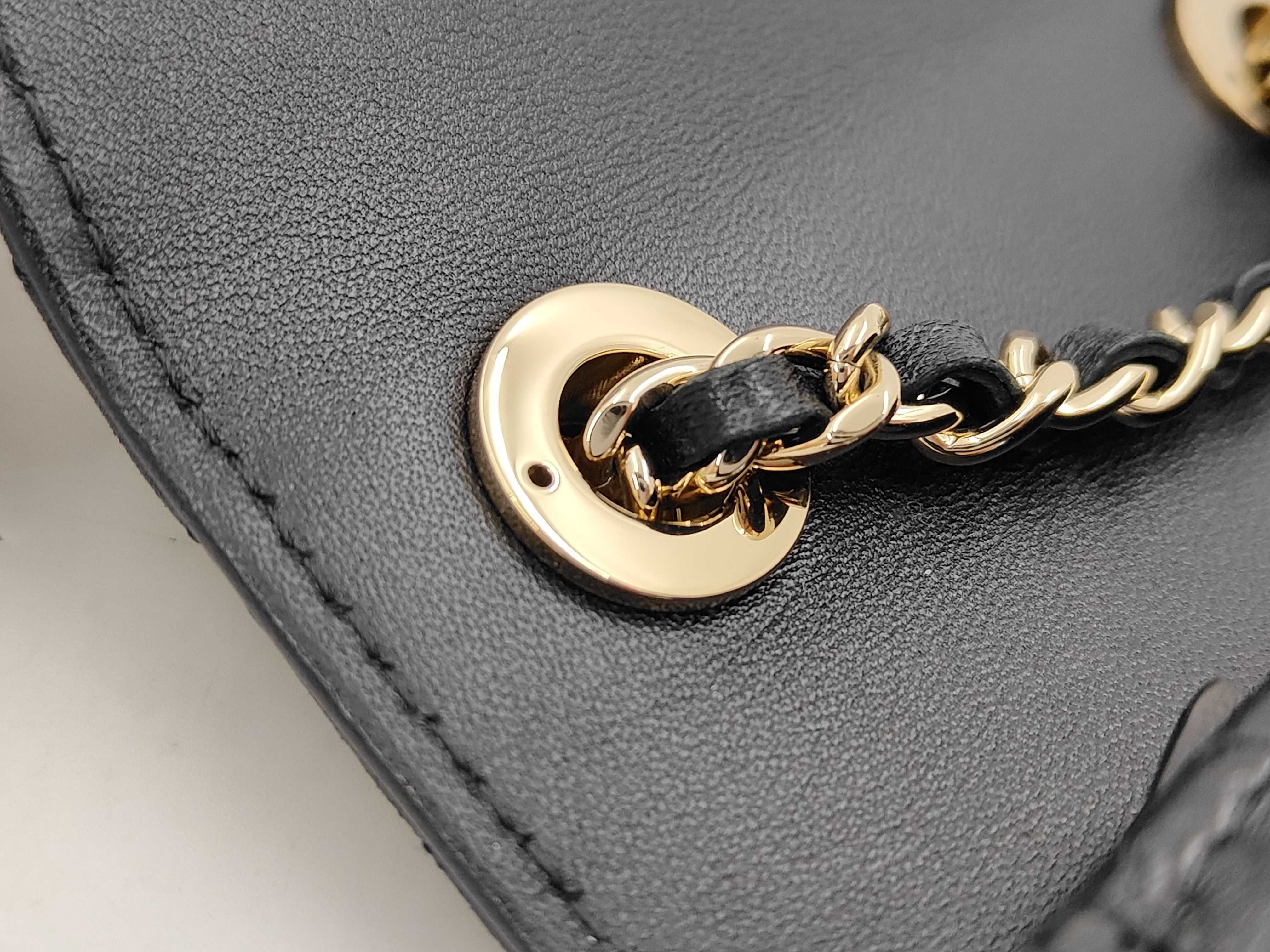 19 Matelassé Mini Chain Wallet Lambskin Black Gold Hardware Shoulder Bag — view 7