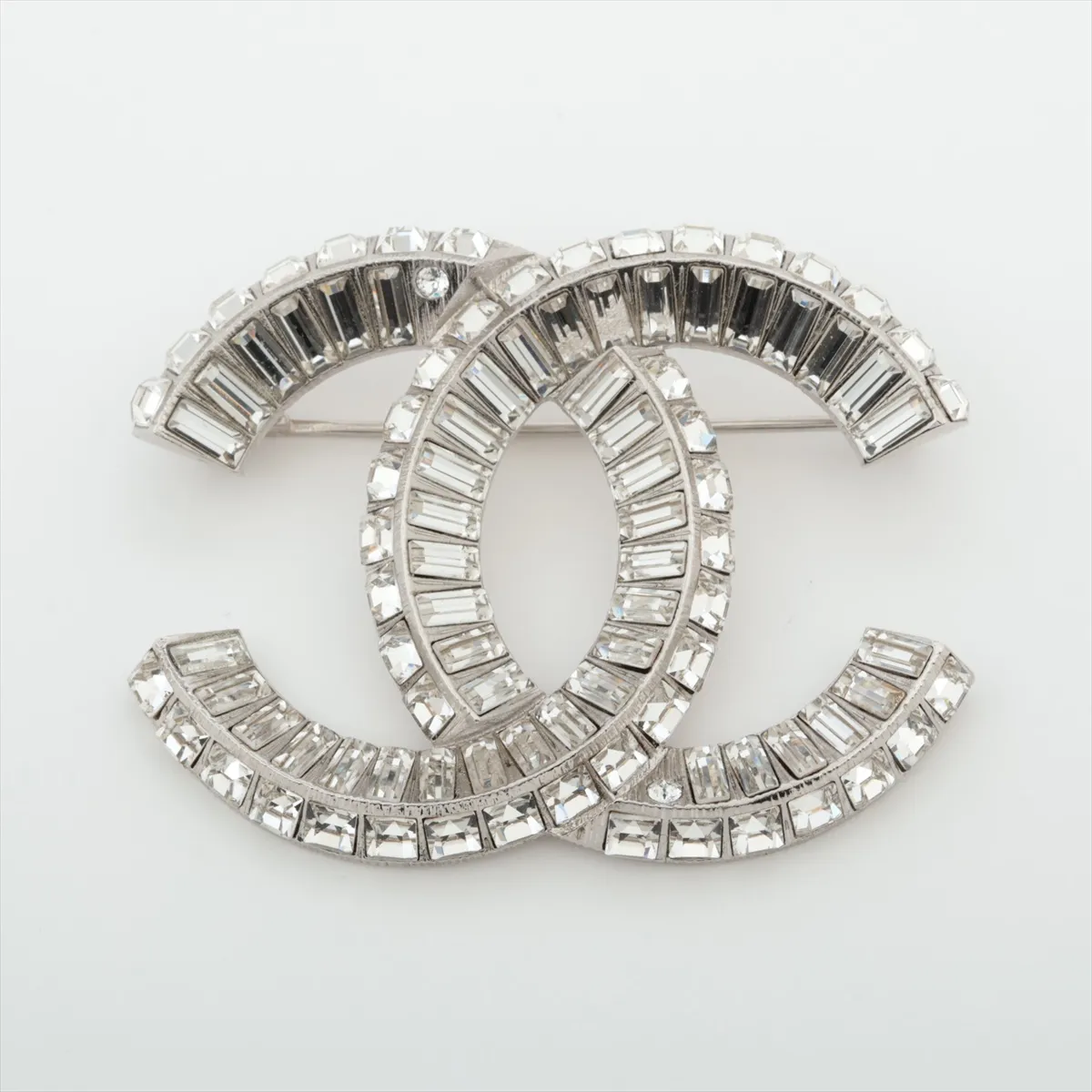 Coco Mark F23V Brooch, Metal x Rhinestone, Silver,