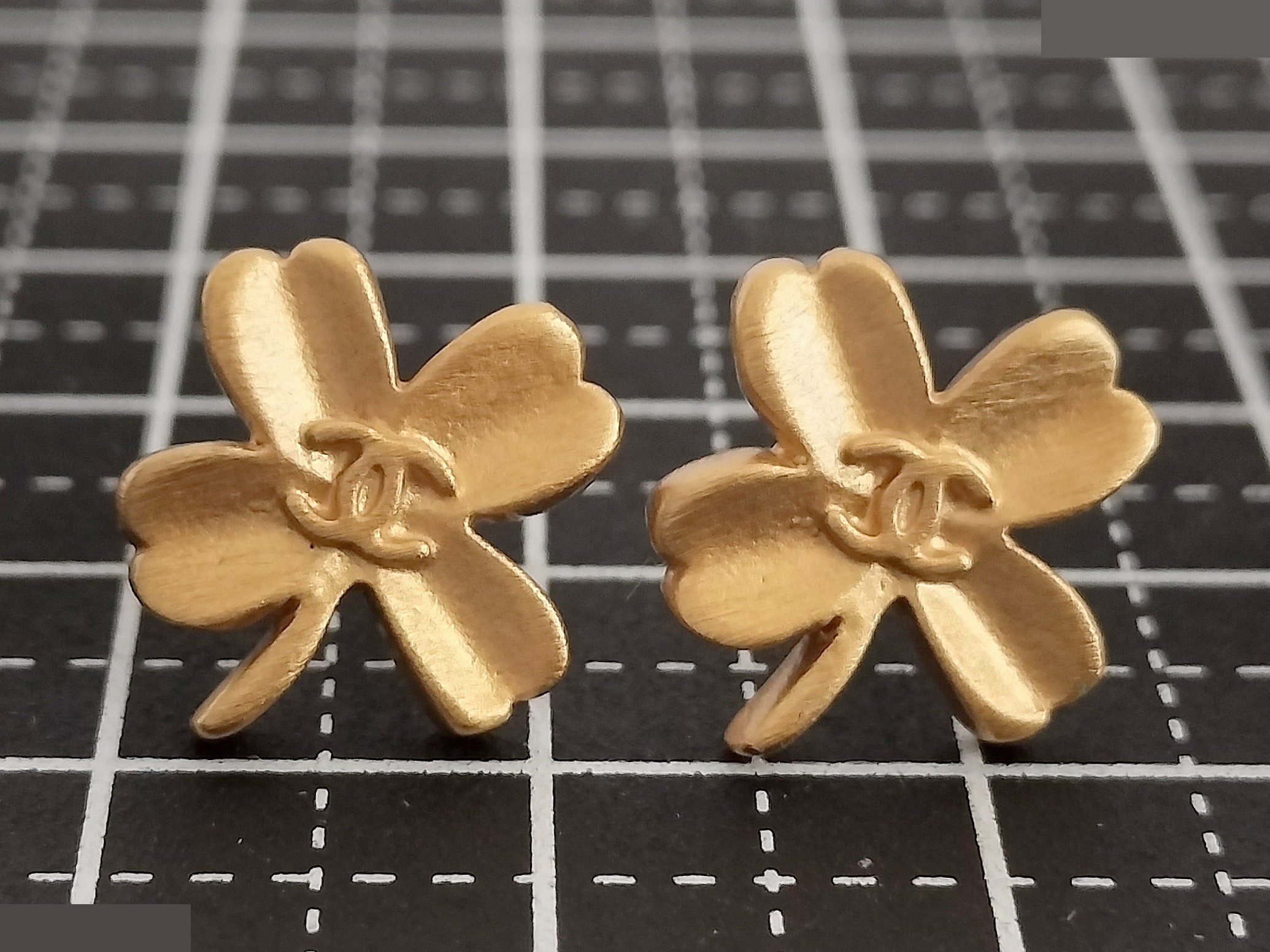 Coco clover gold earrings — view 6