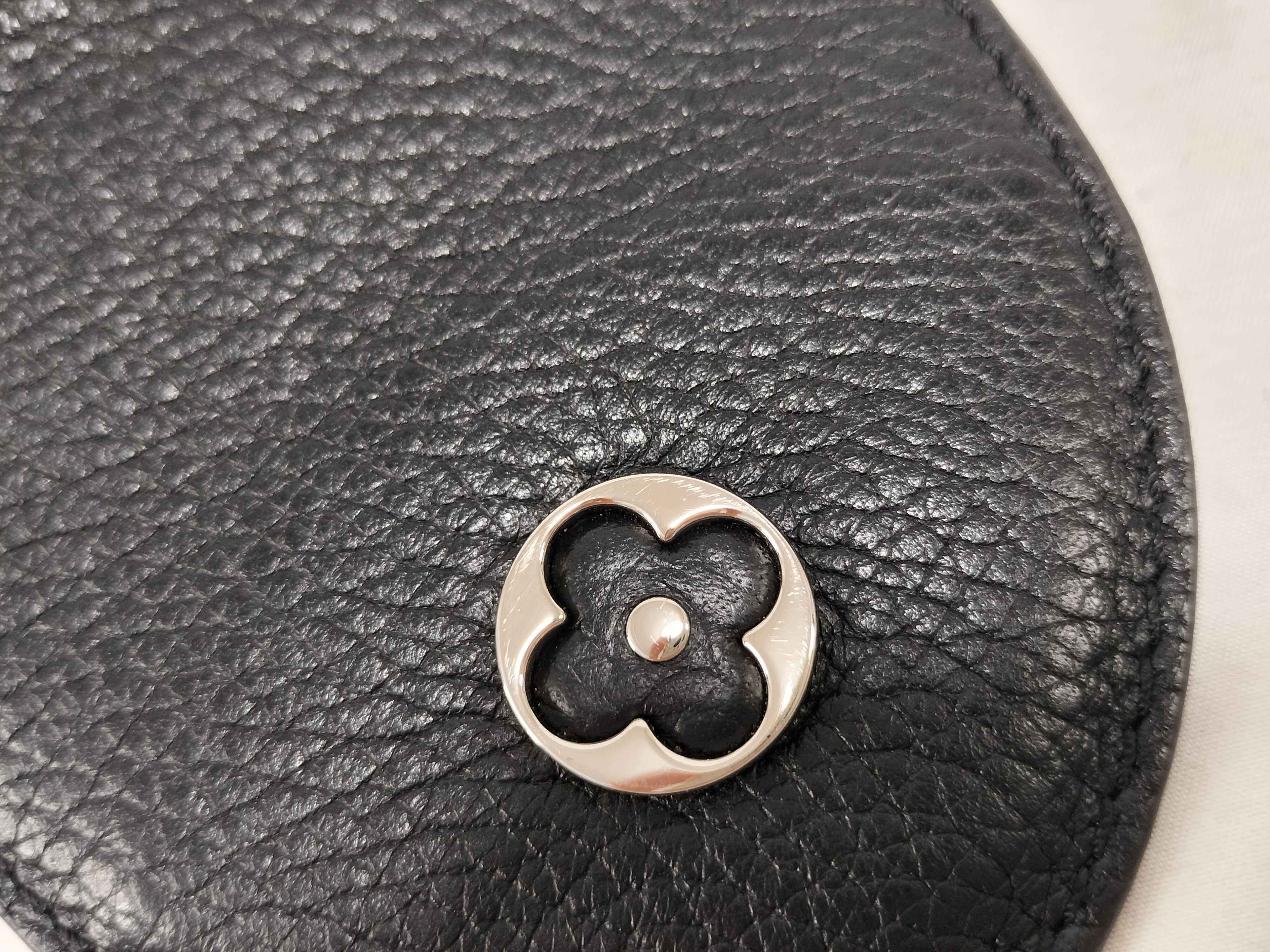 Capucines MM M42259 Black Handbag — view 14