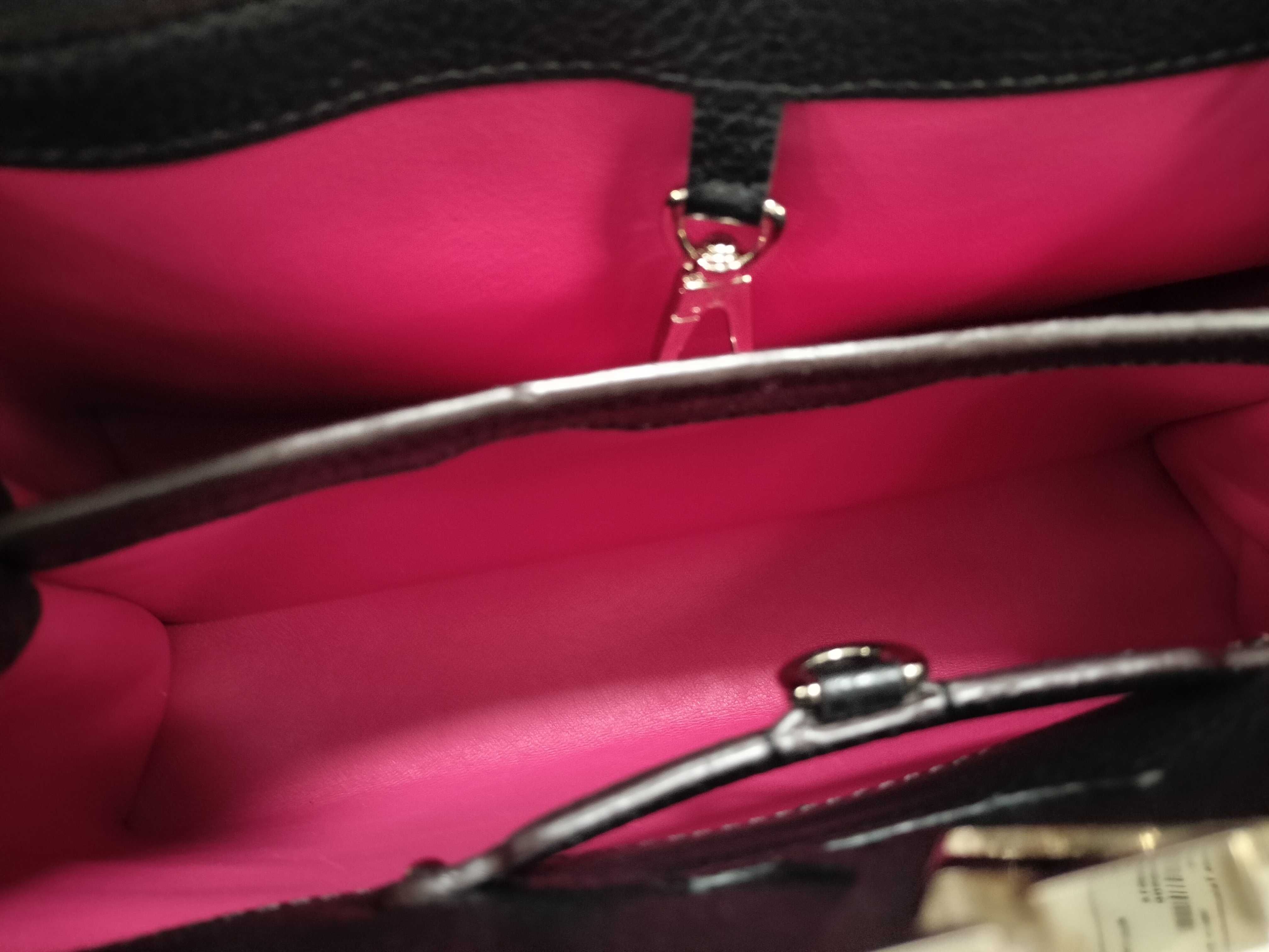 Capucines MM M42259 Black Handbag — view 9