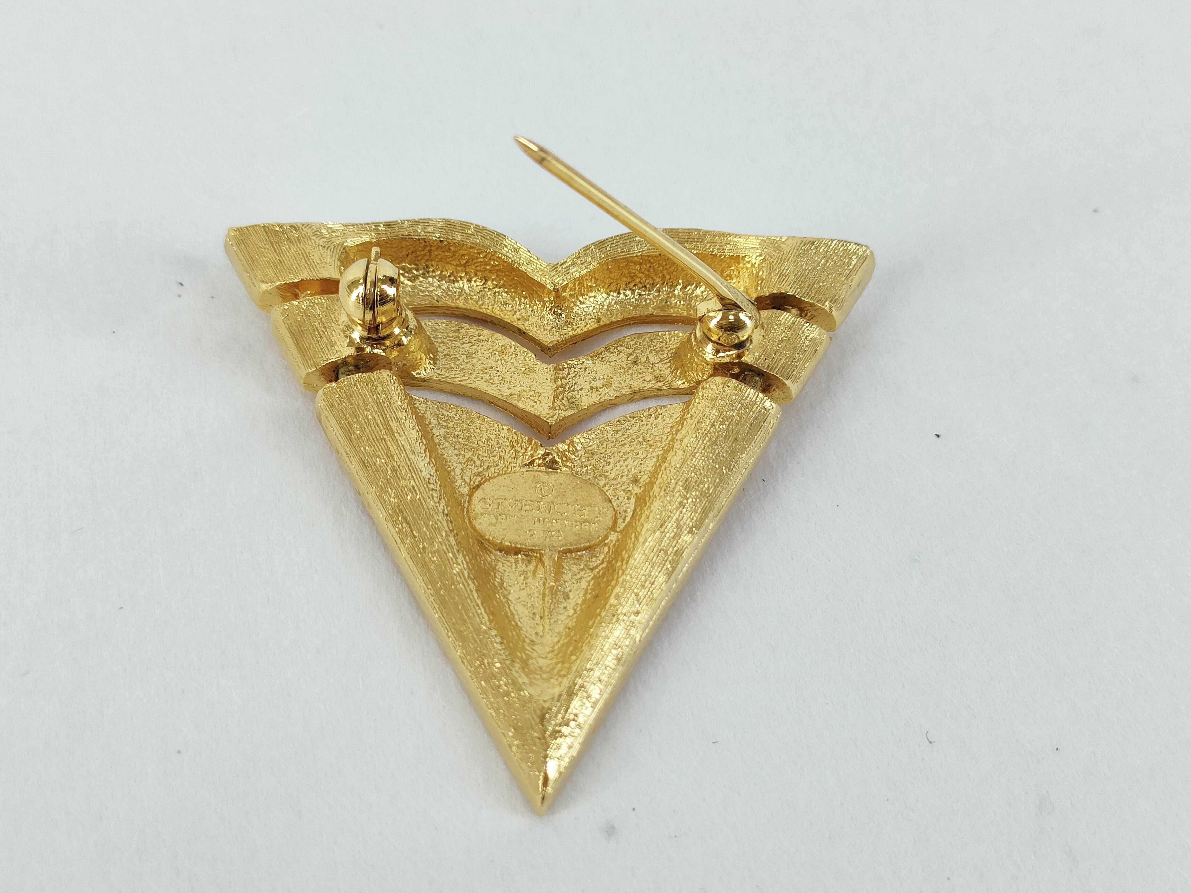 brooch — view 4