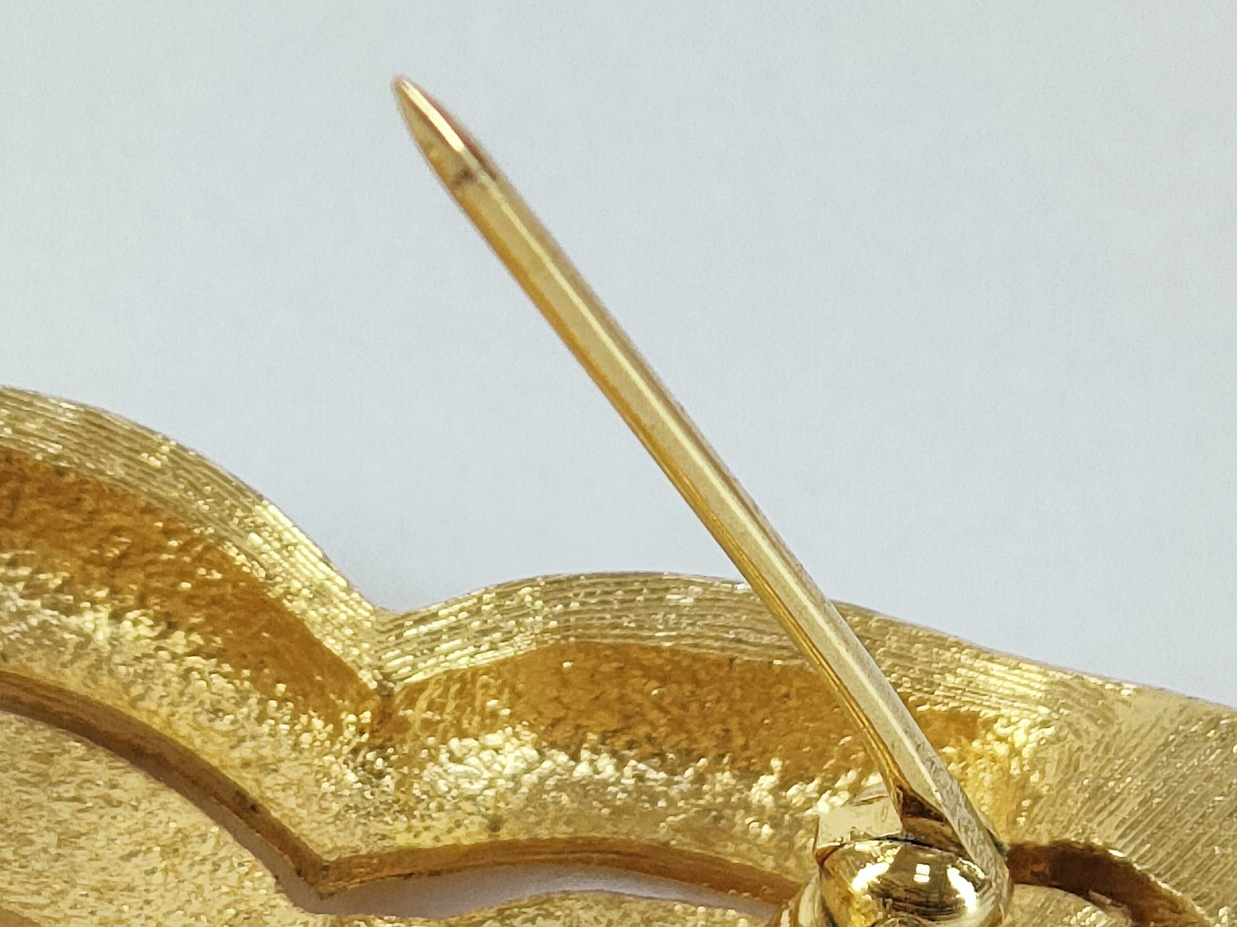 brooch — view 5
