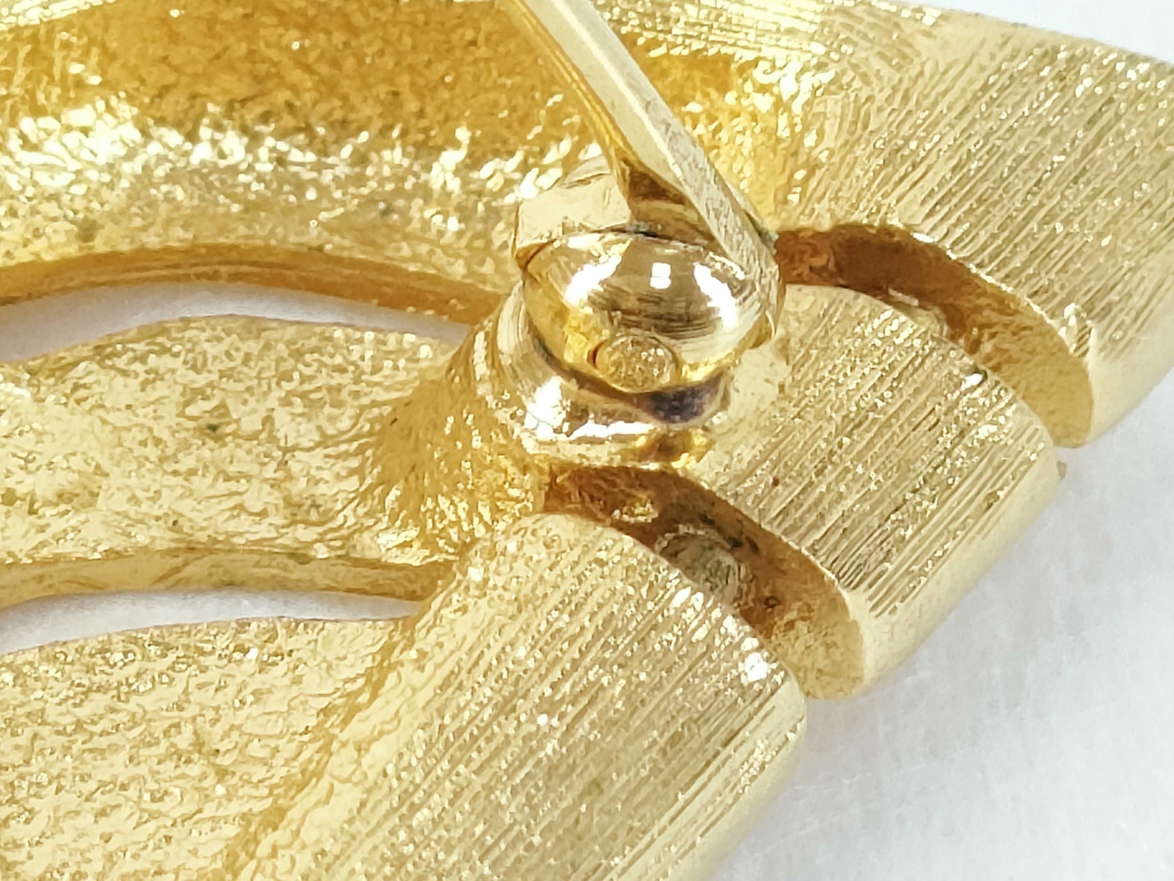 brooch — view 6