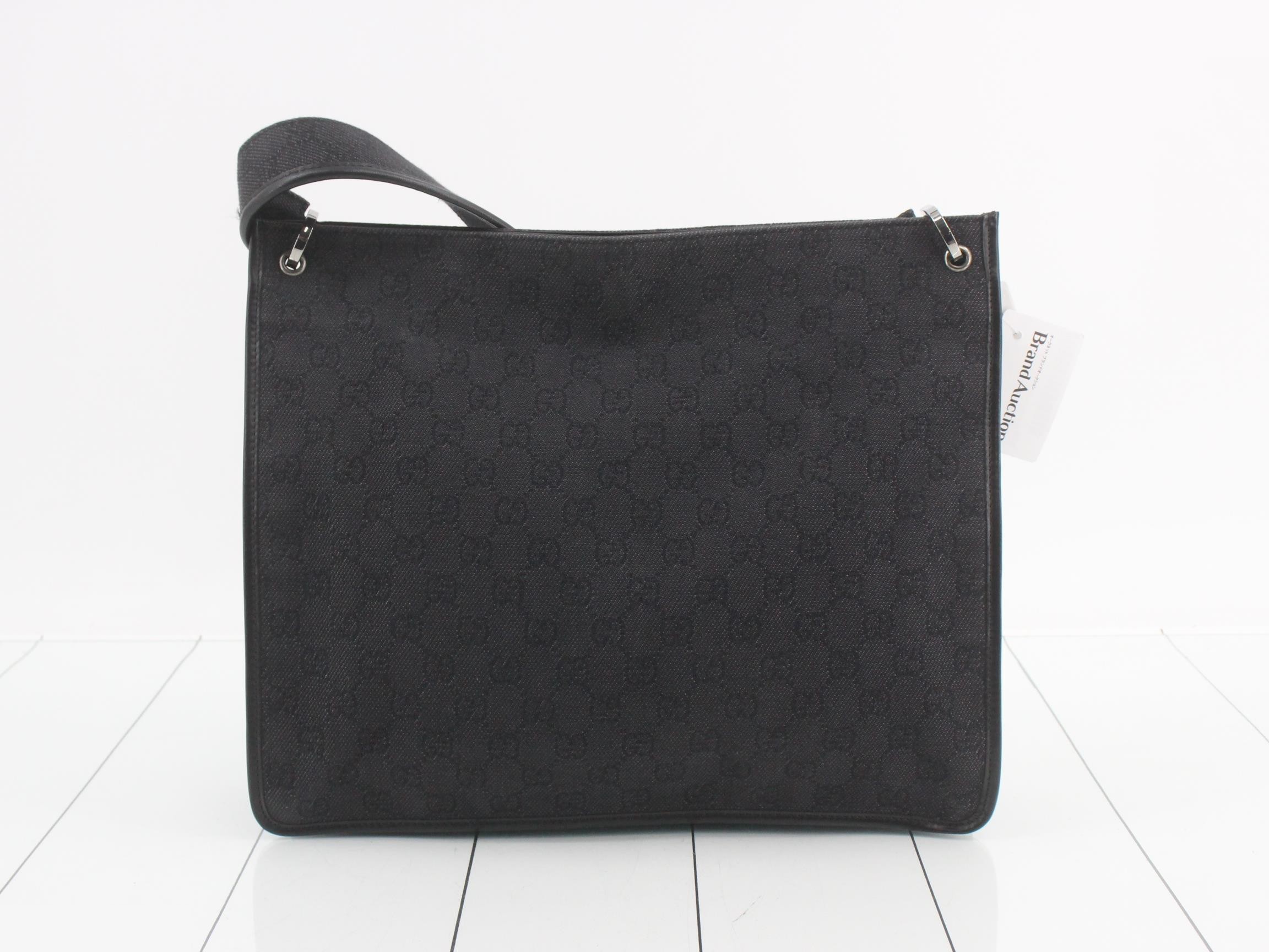 GG Canvas Shoulder Bag — view 2