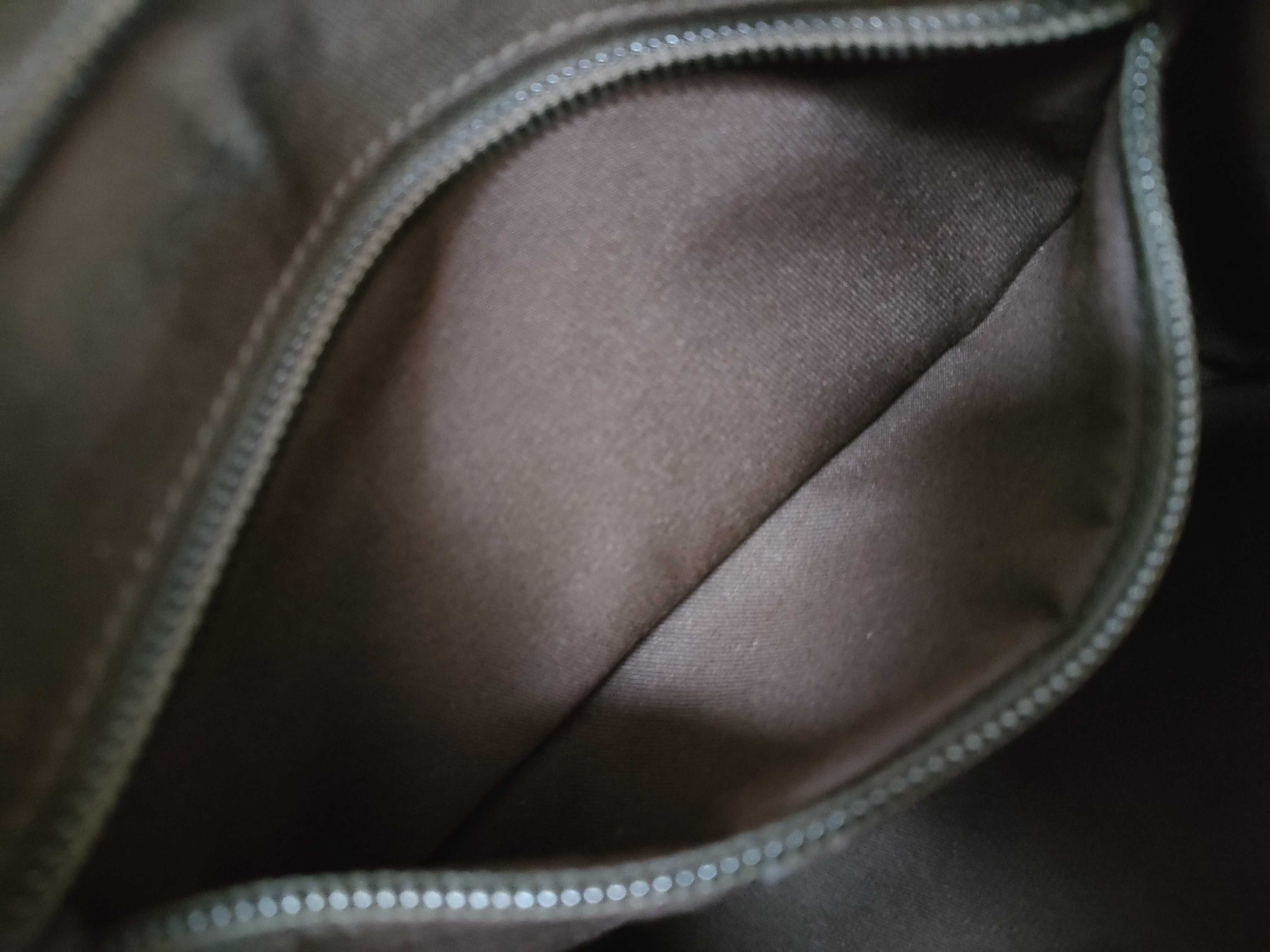 GG Supreme Shoulder Bag — view 11