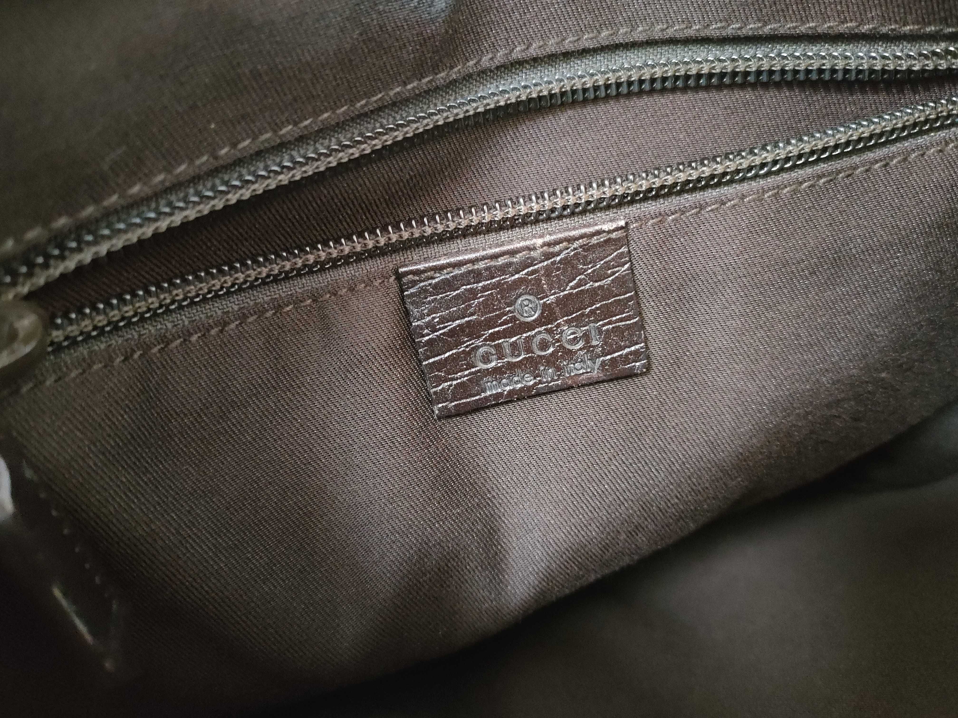 GG Supreme Shoulder Bag — view 12