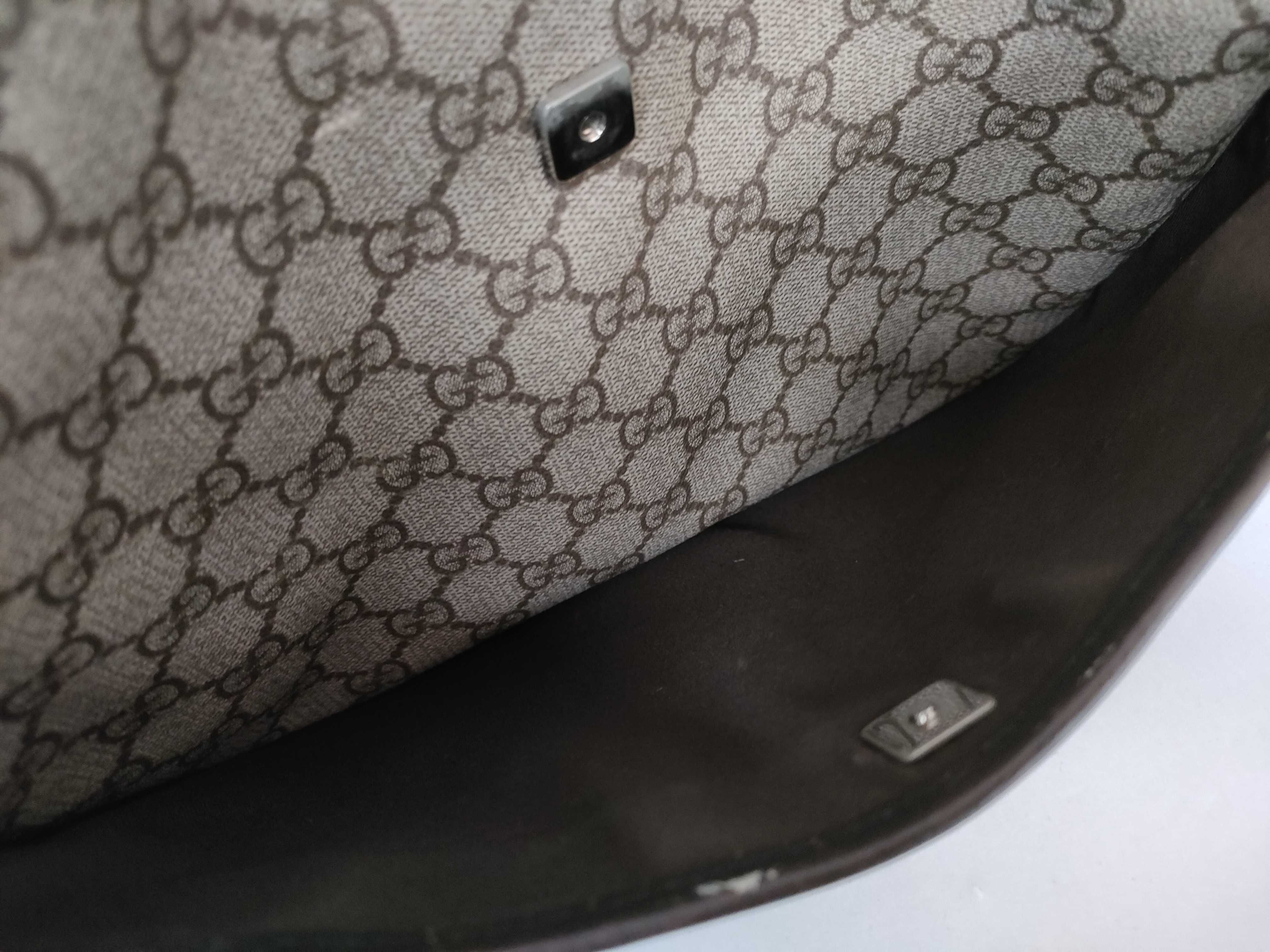 GG Supreme Shoulder Bag — view 14