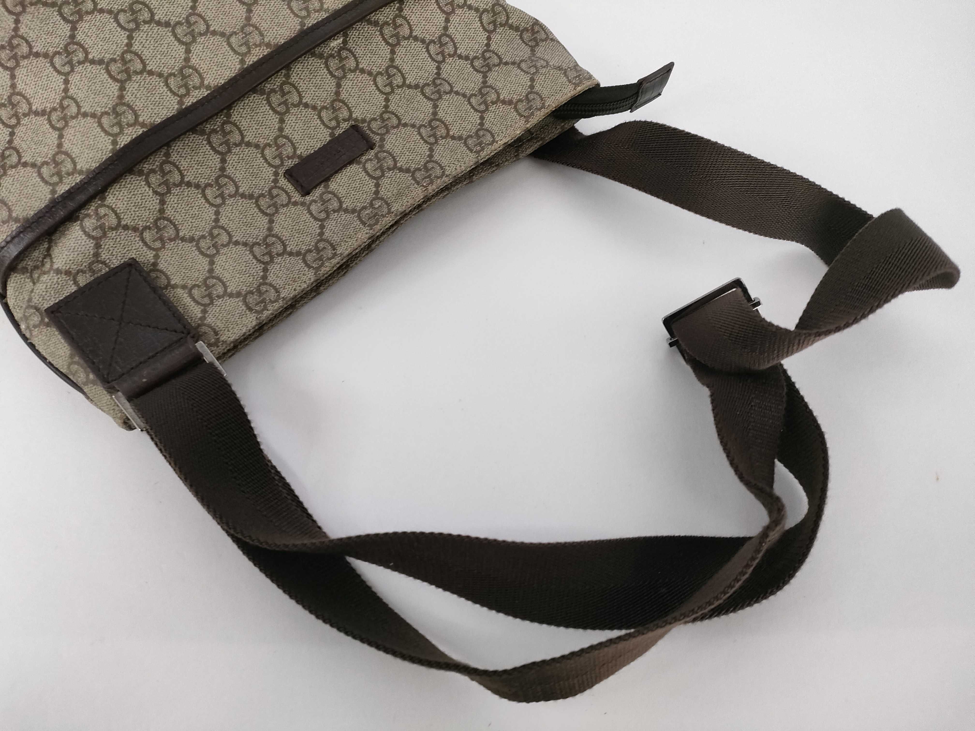 GG Supreme Shoulder Bag — view 3