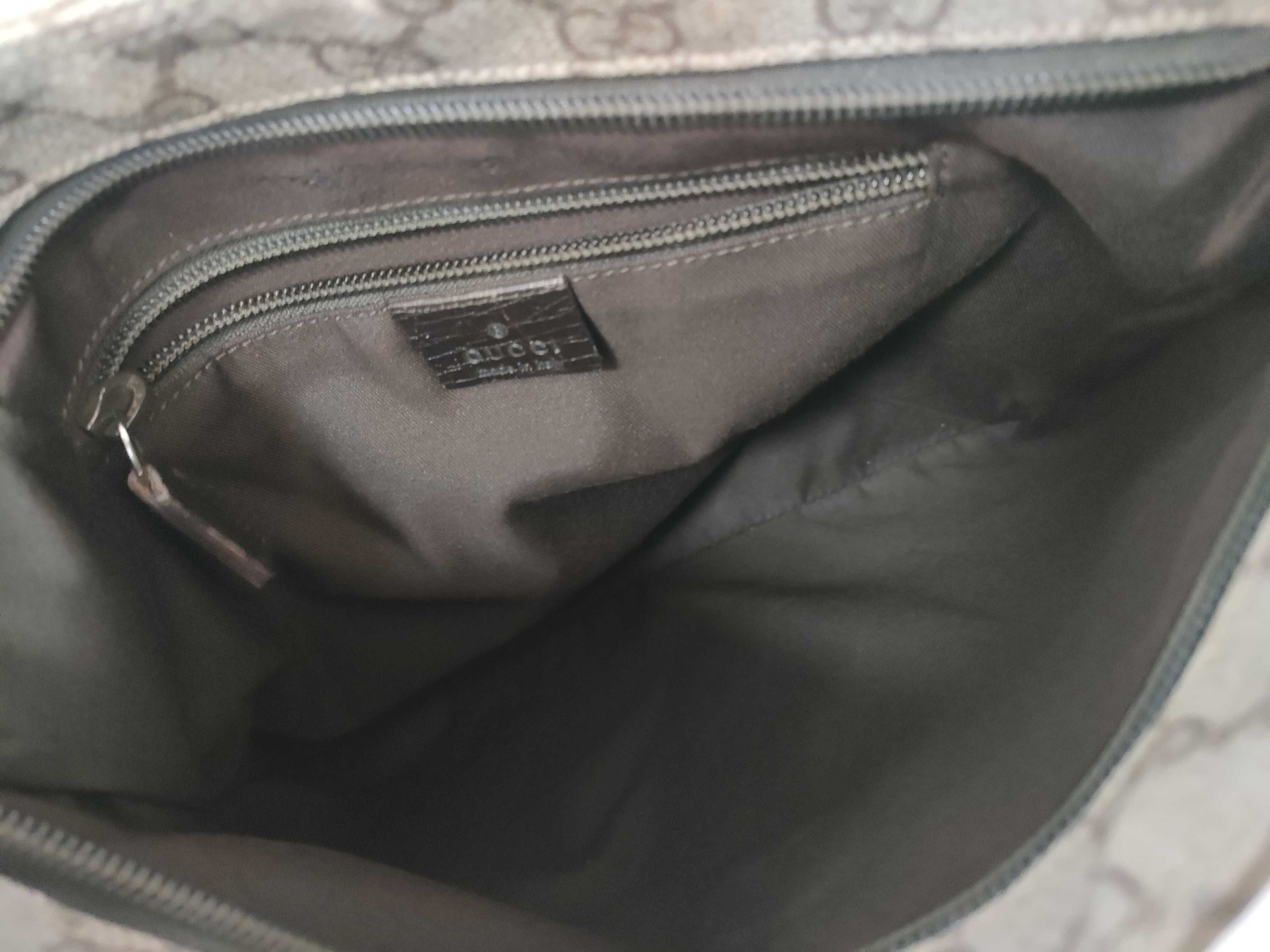GG Supreme Shoulder Bag — view 9