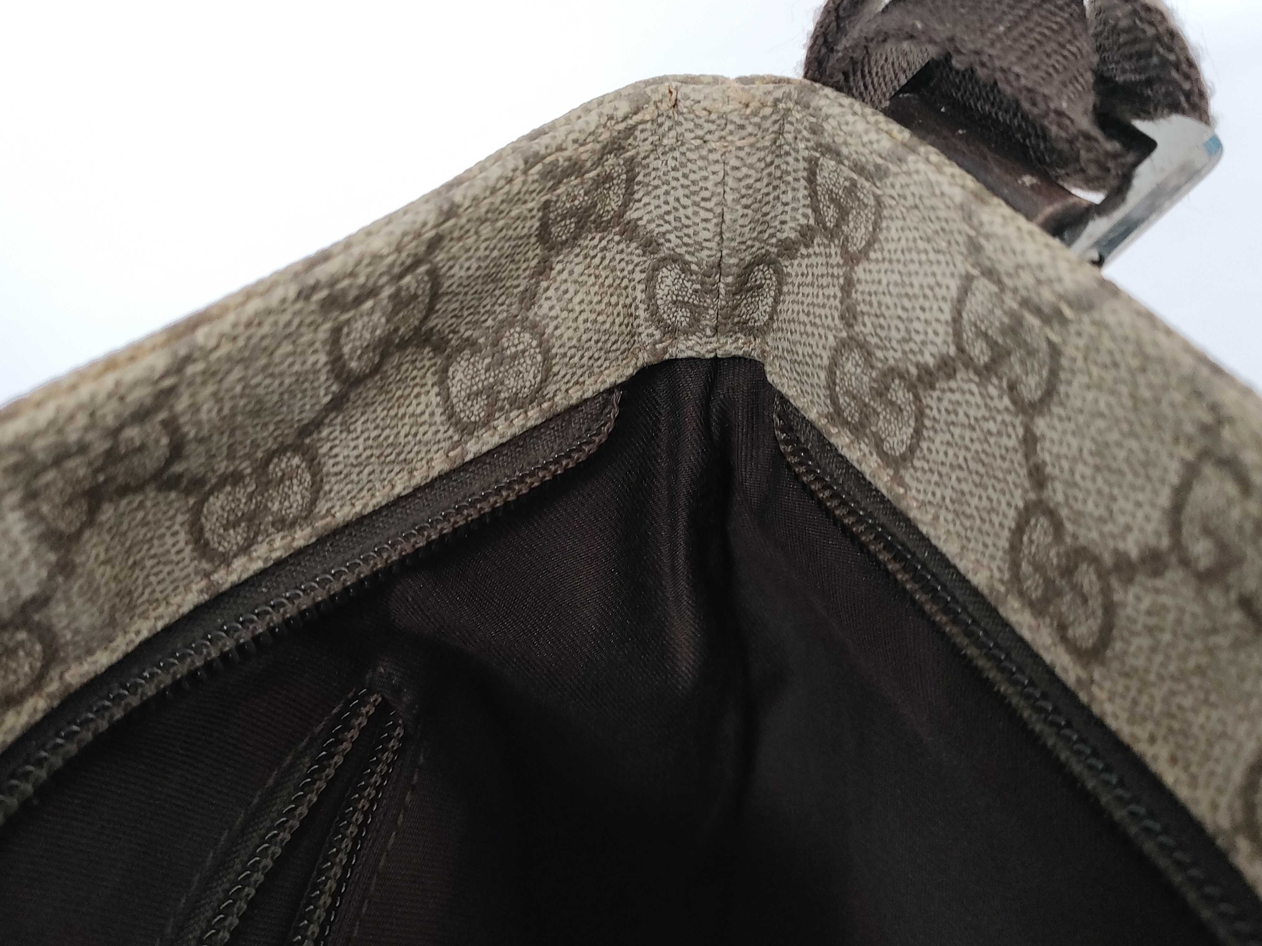 GG Supreme Shoulder Bag — view 10