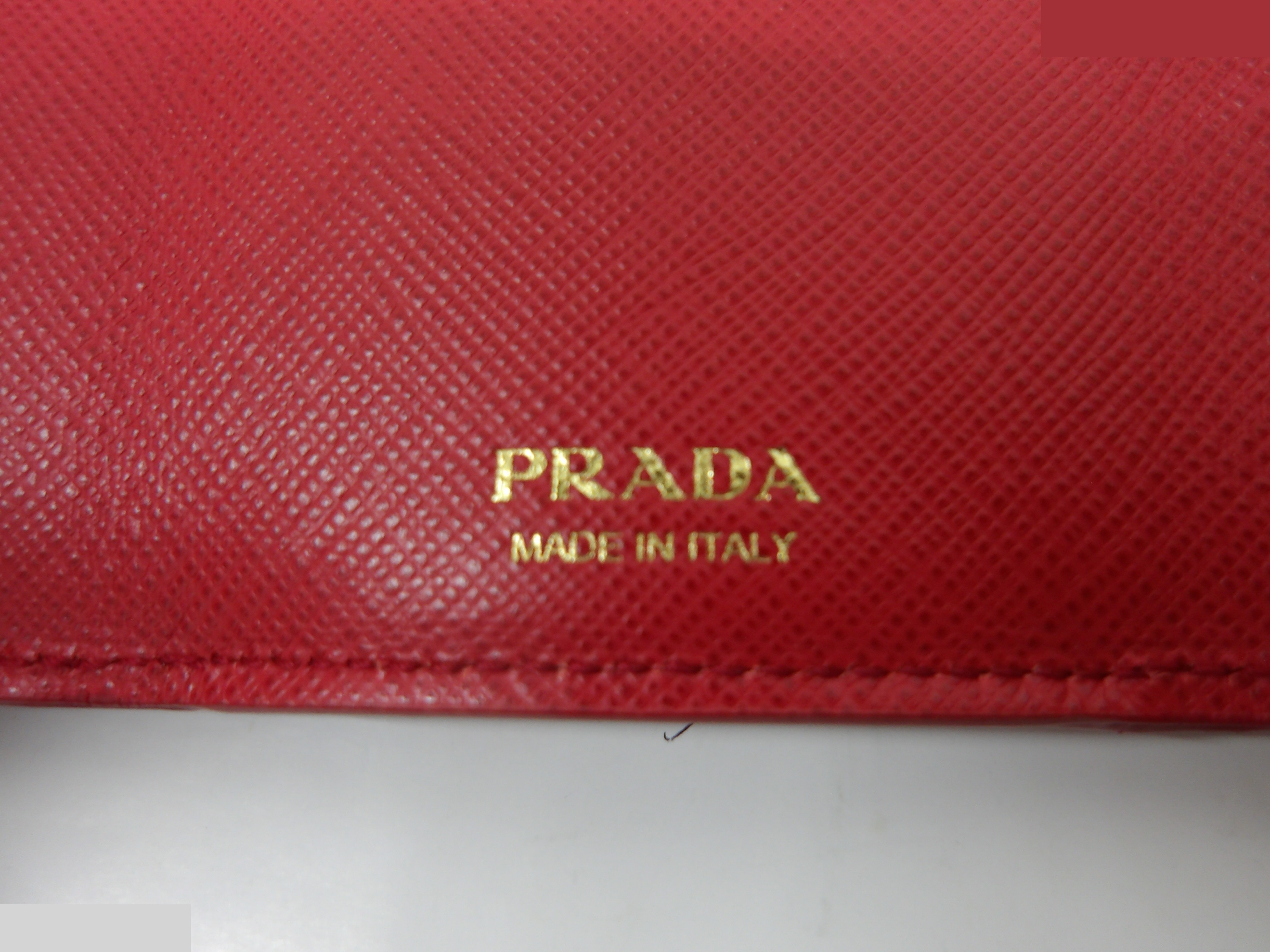 Saffiano Metal Compact Wallet (Tri-fold Wallet) — view 4