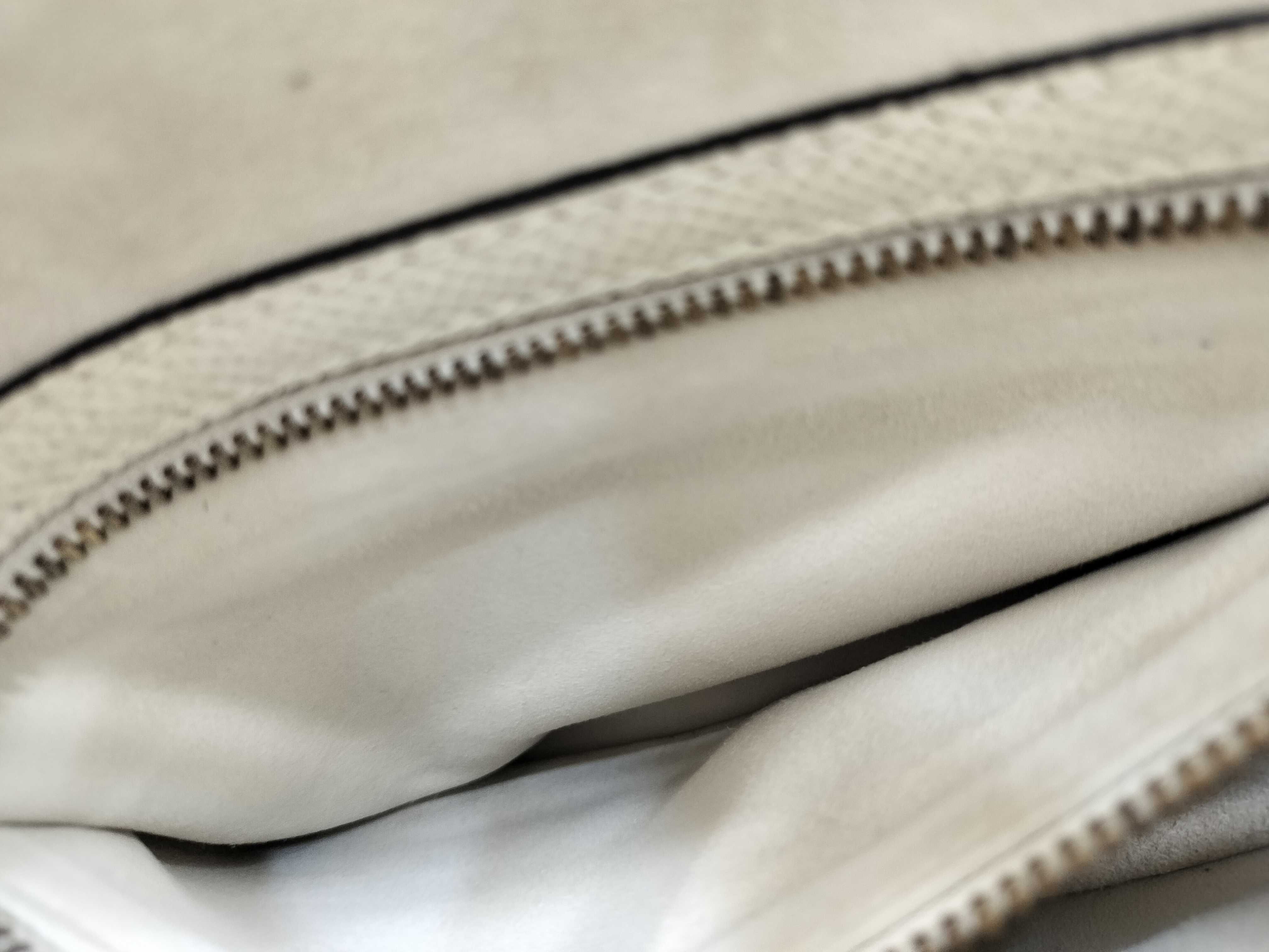 Leather Saddle Bag. Accessories: Dust bag, Shoulder bag. — view 11