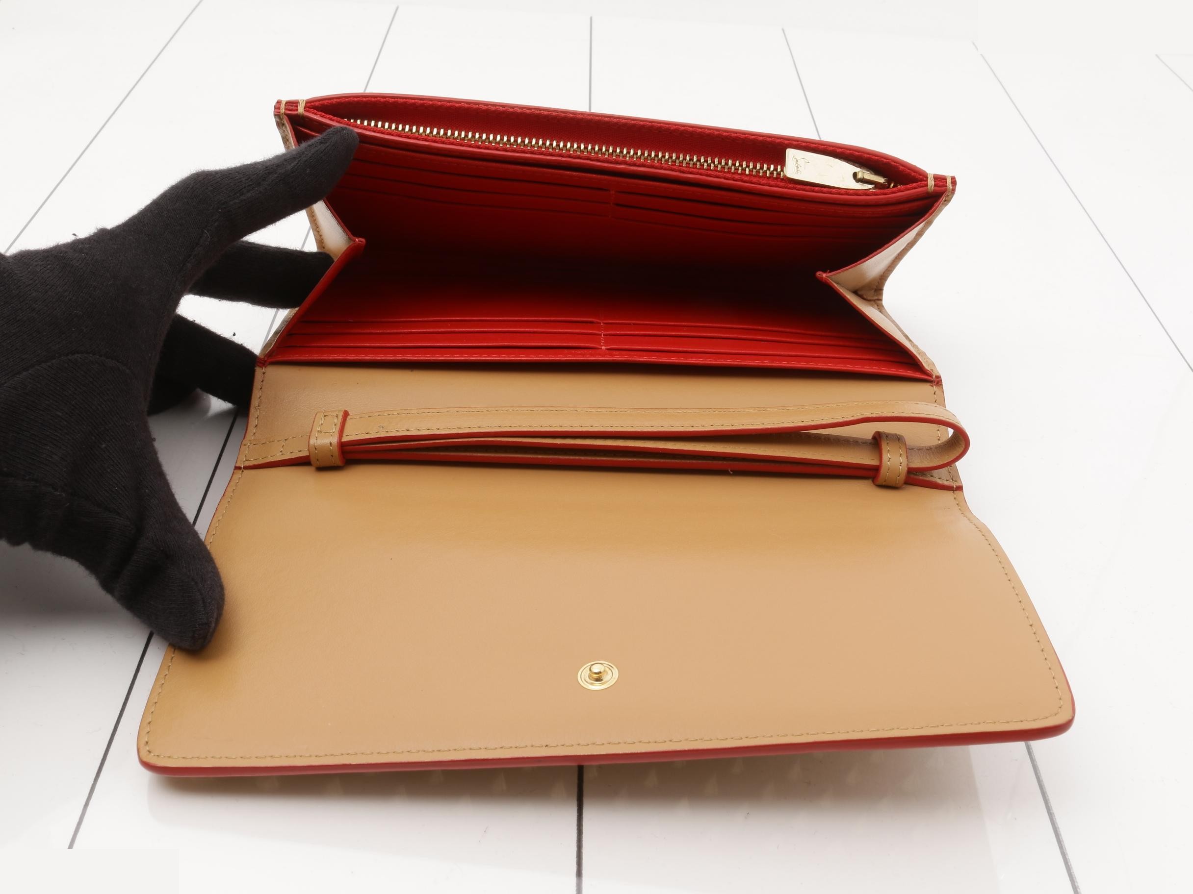 Other lines: Bags and Wallets — view 4