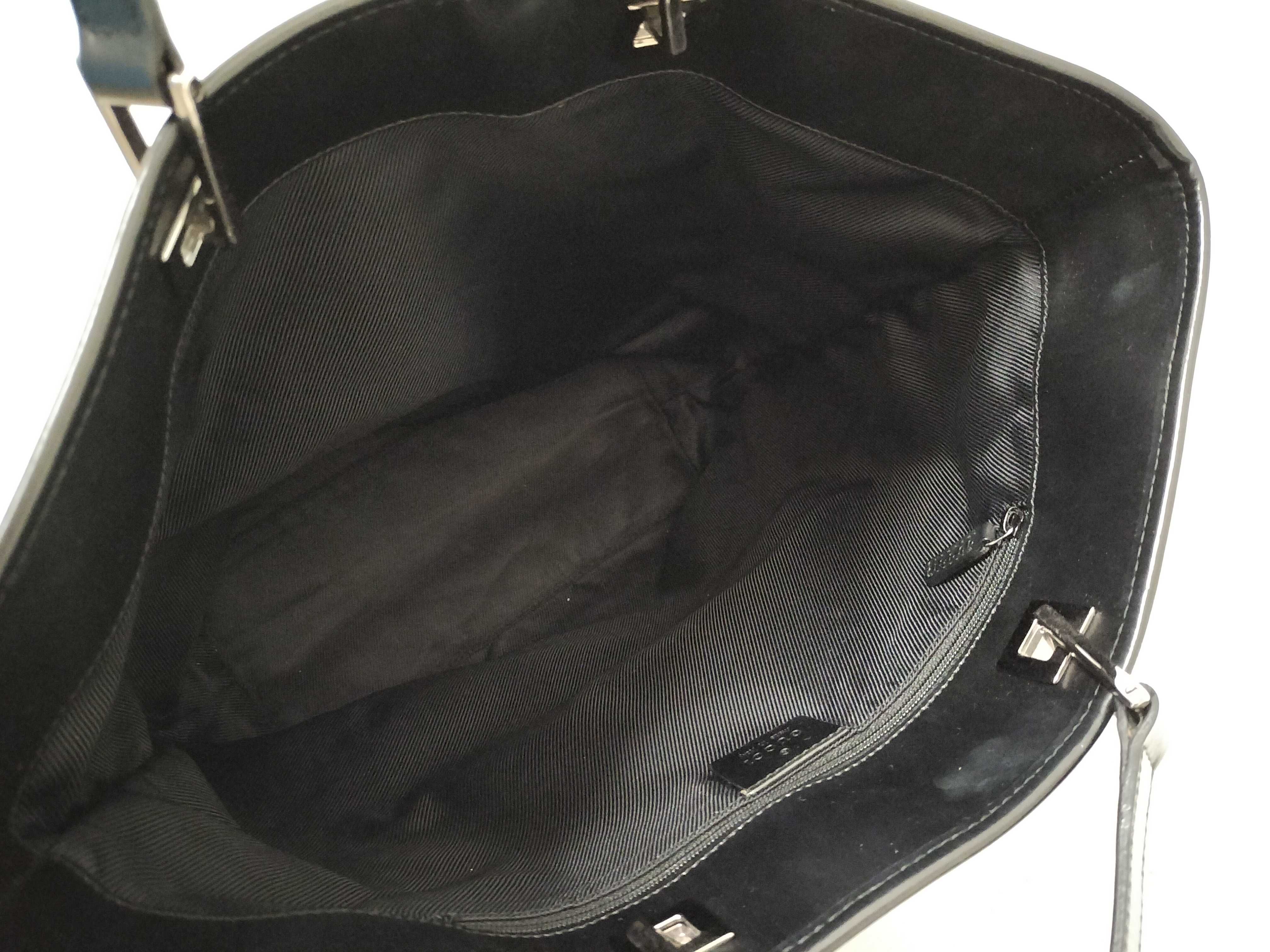 GG Canvas Gucci Tote Bag — view 9