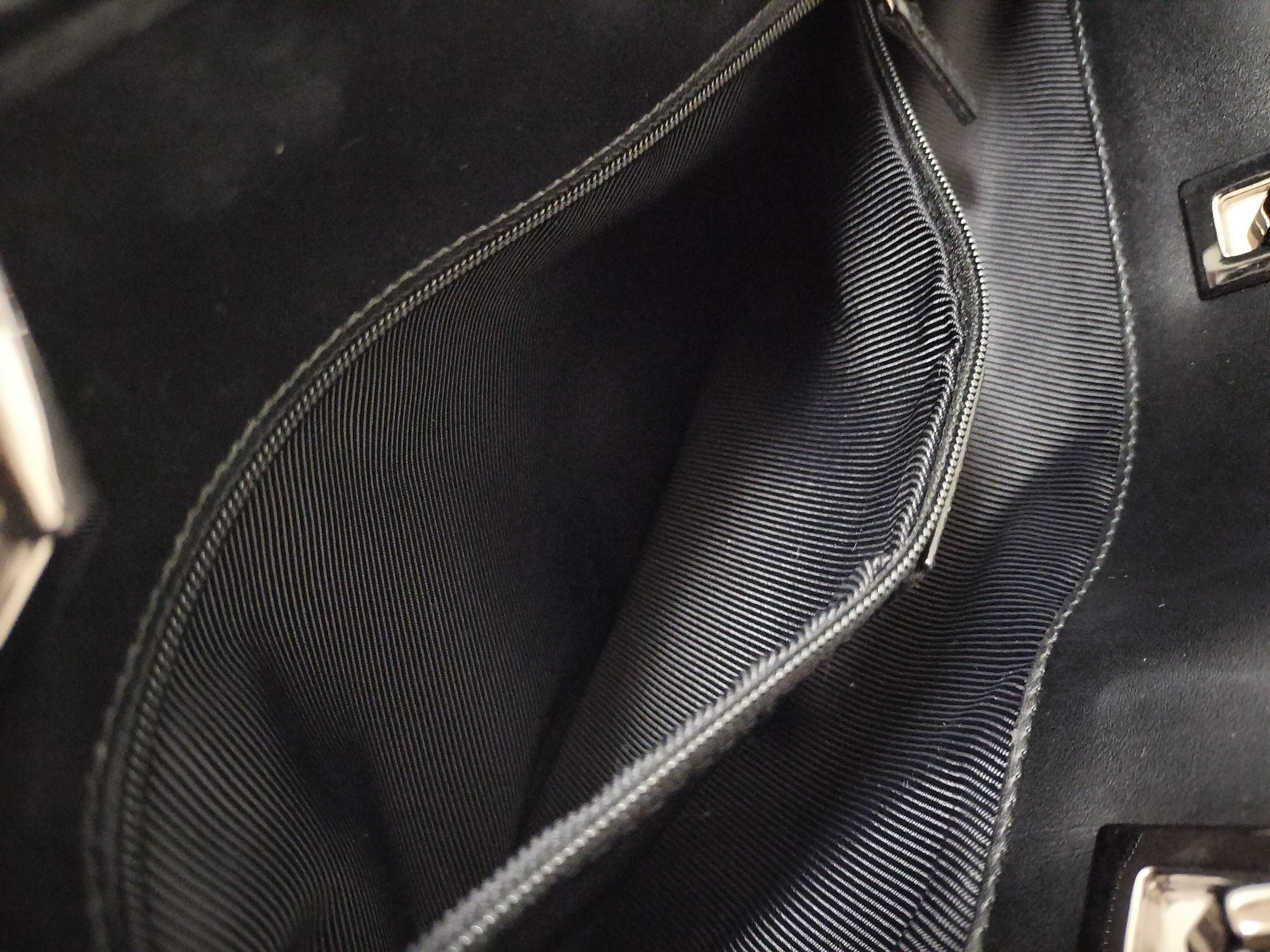 GG Canvas Gucci Tote Bag — view 10