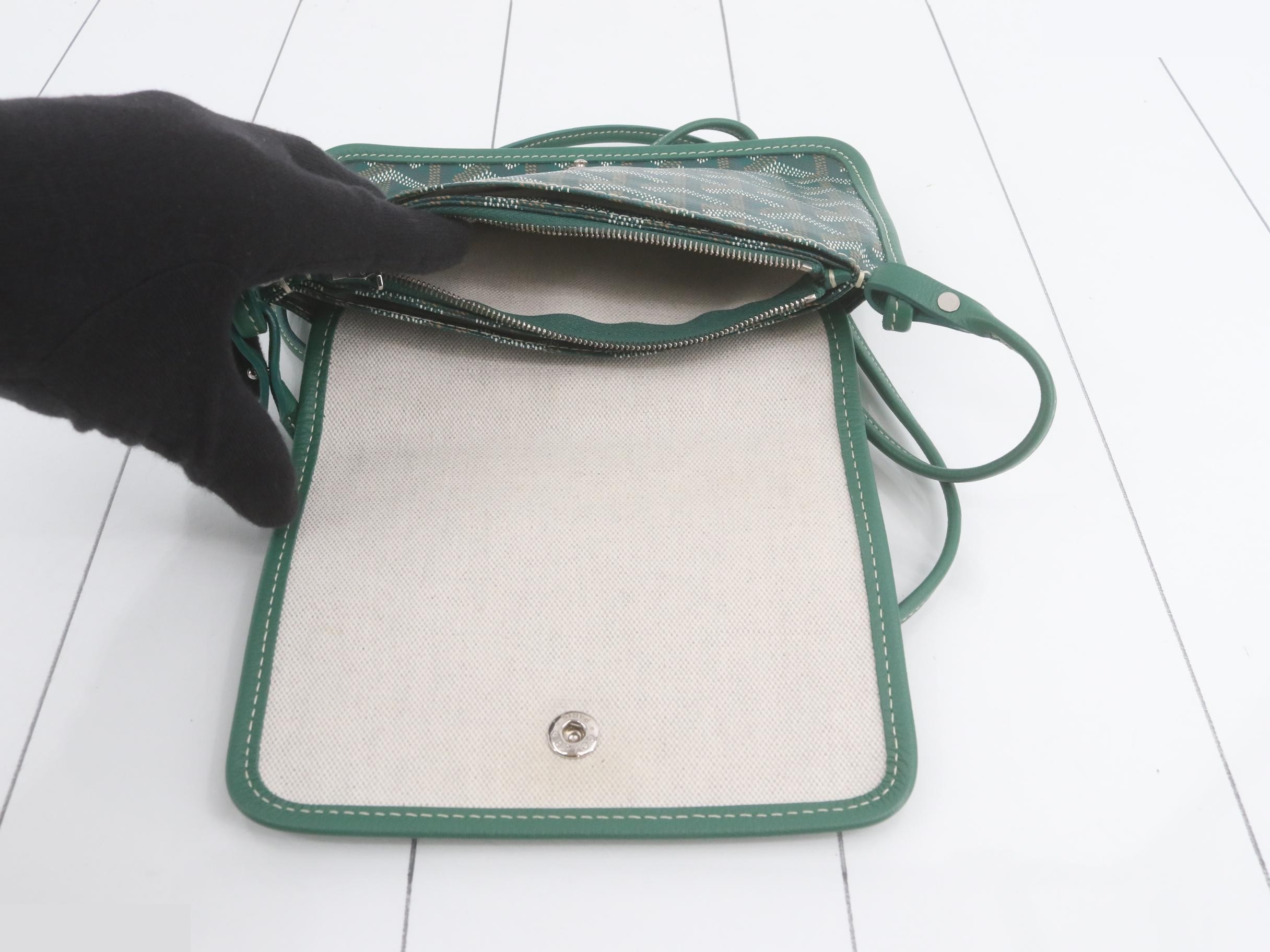 Plume PVC Shoulder Wallet, Green — view 4