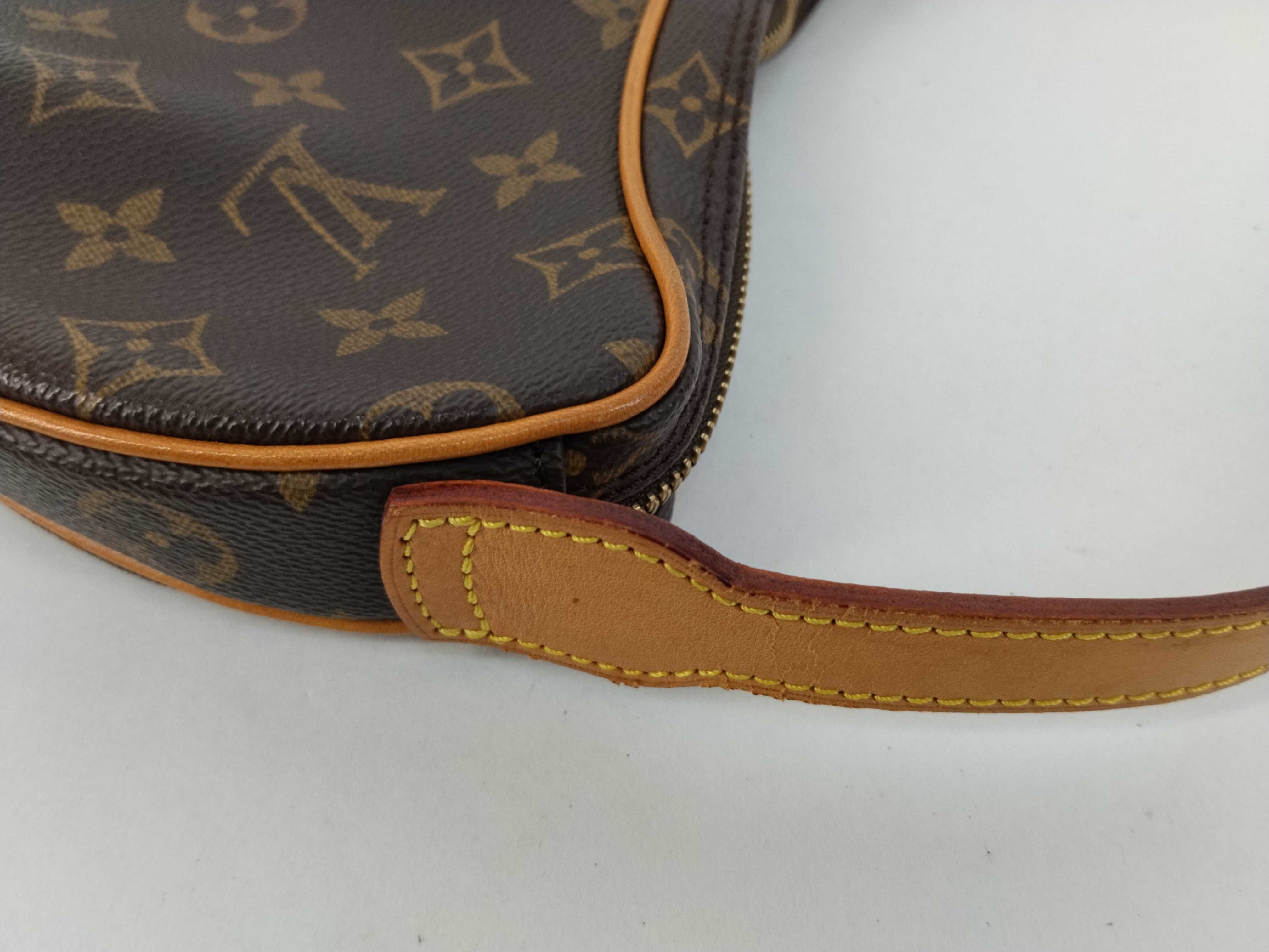 Monogram Pochette Croissant PM M51510 MI1012 Shoulder Bag — view 5