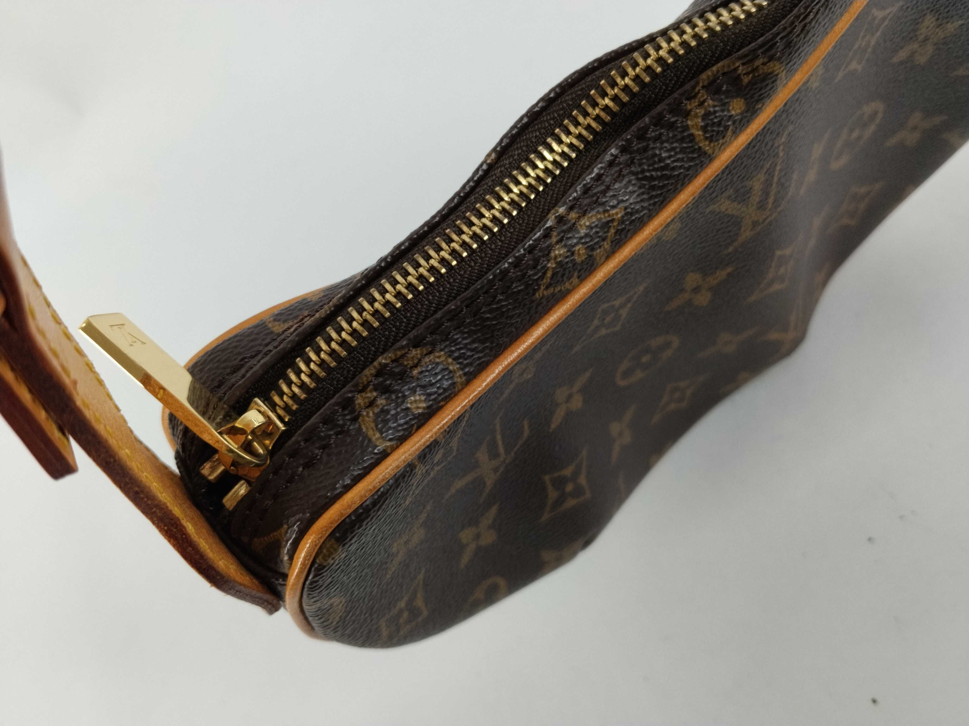 Monogram Pochette Croissant PM M51510 MI1012 Shoulder Bag — view 8