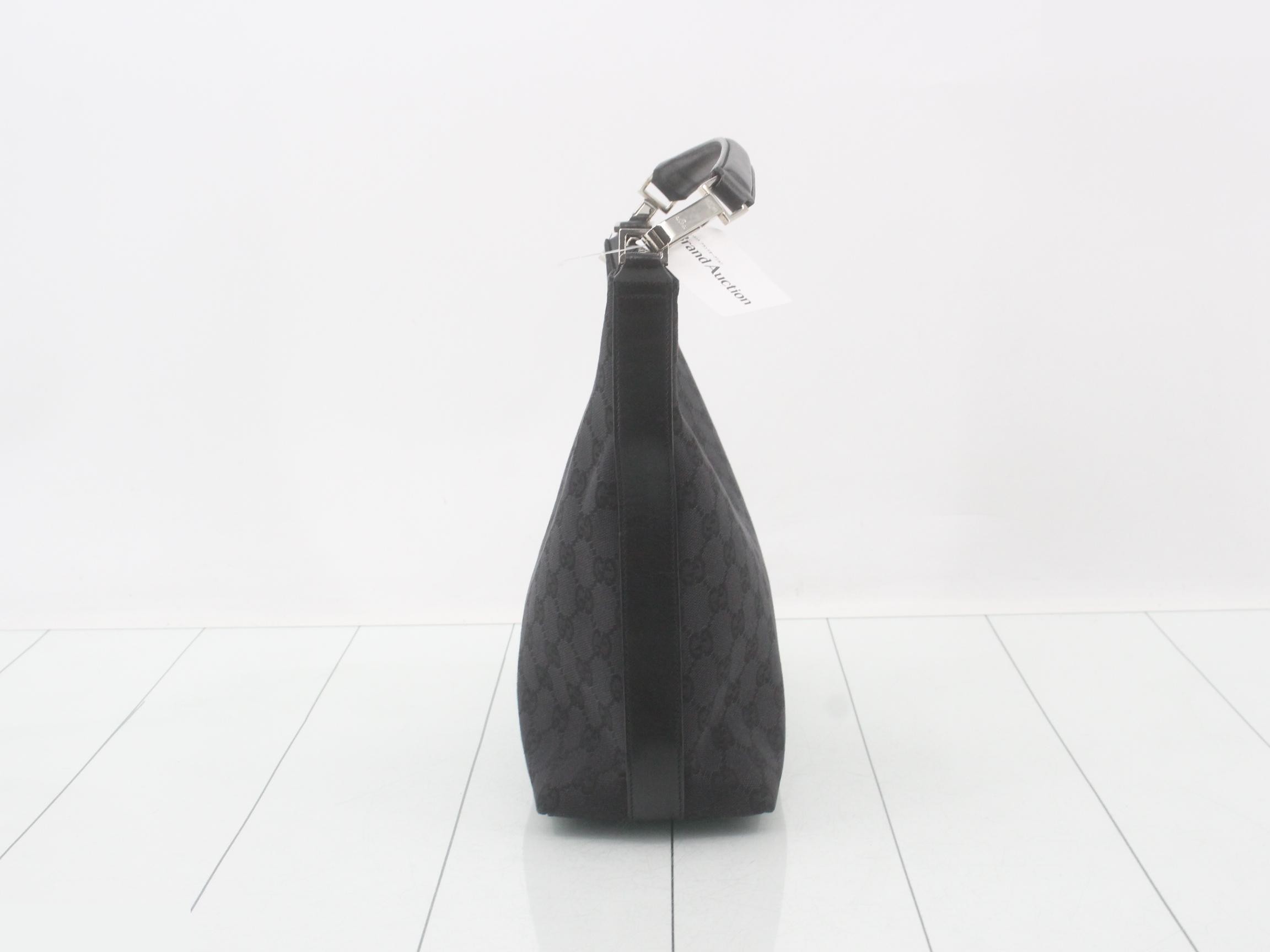GG Canvas Shoulder Bag / Handbag — view 3