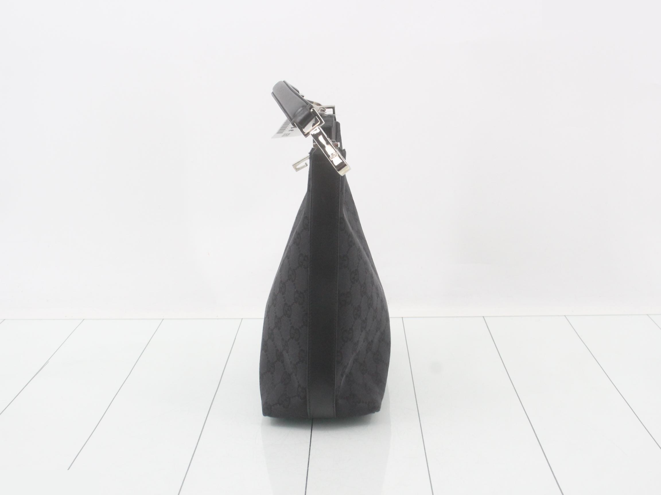 GG Canvas Shoulder Bag / Handbag — view 4