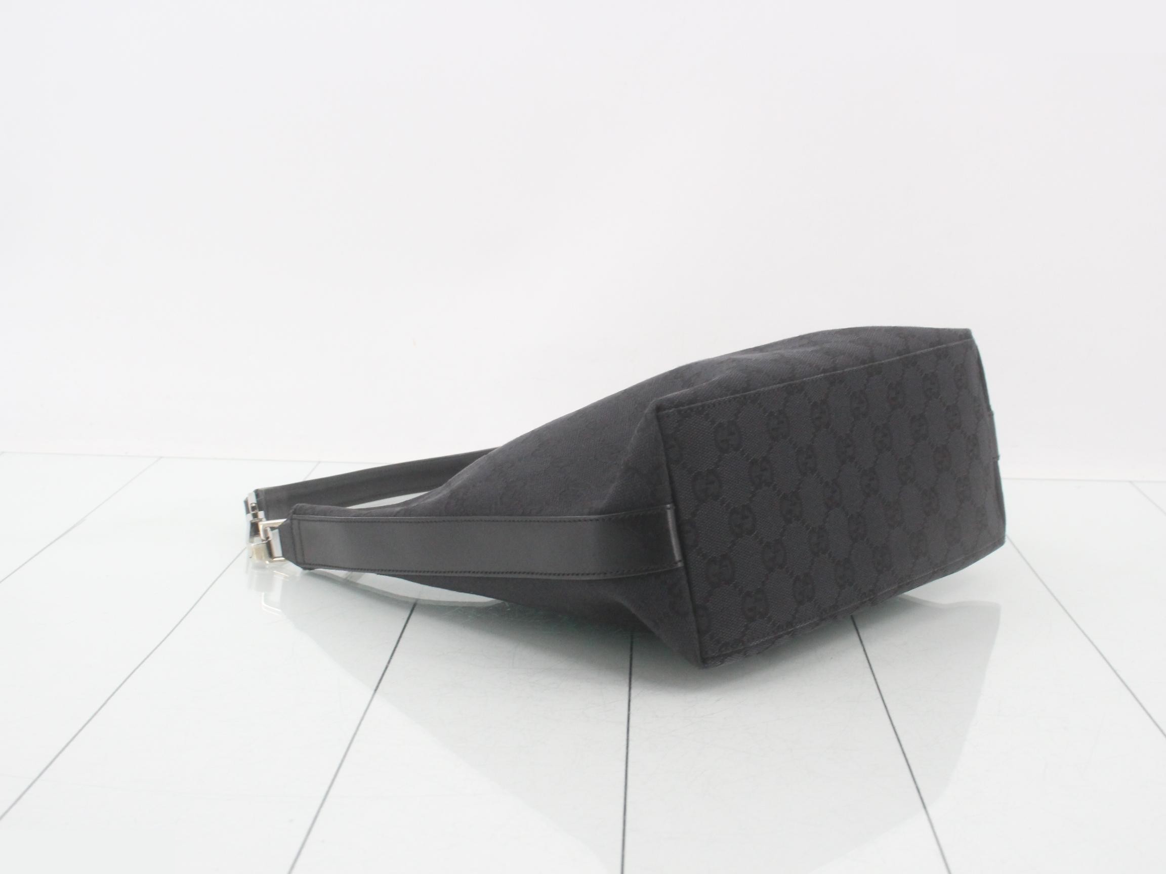 GG Canvas Shoulder Bag / Handbag — view 5