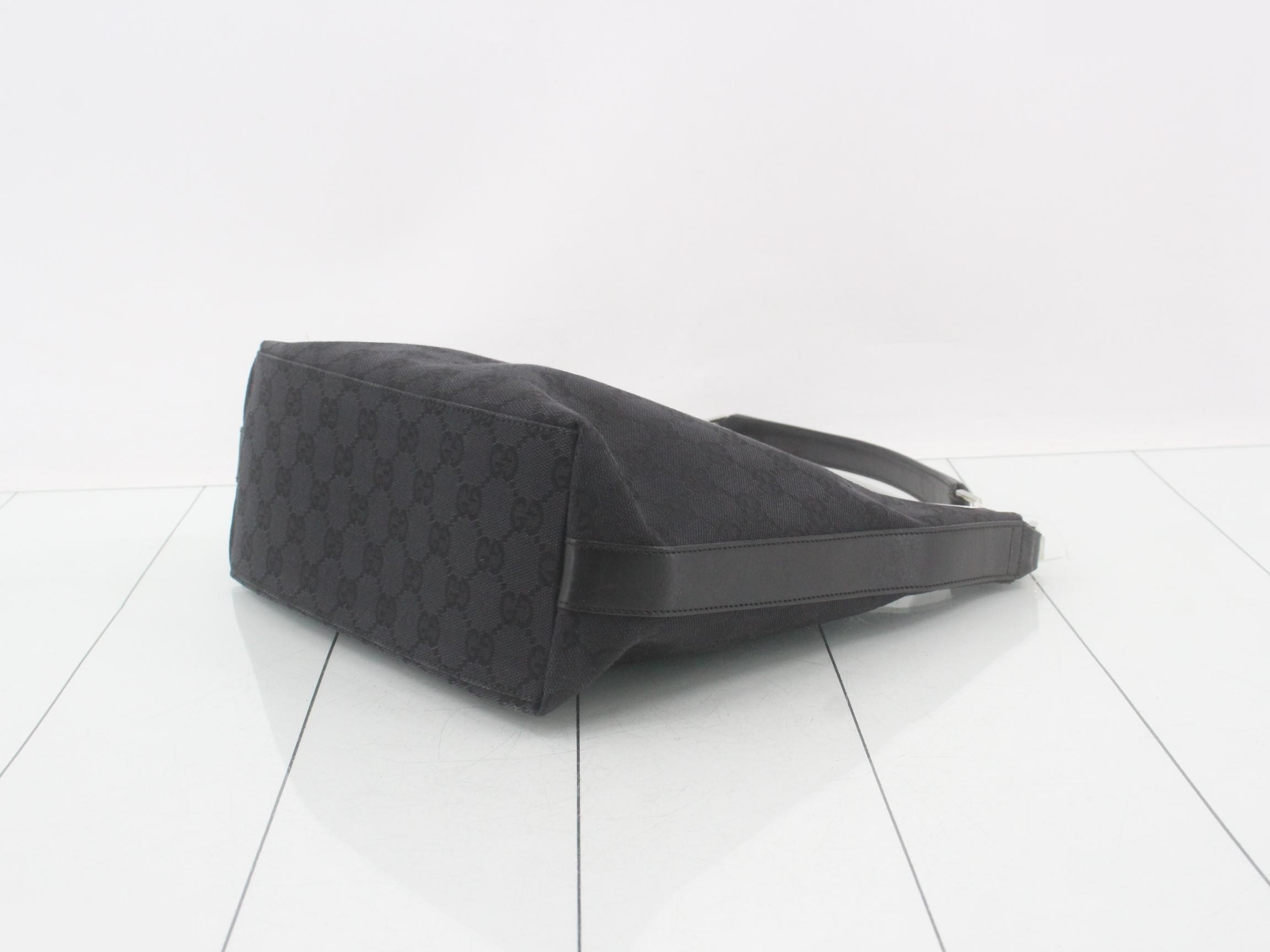 GG Canvas Shoulder Bag / Handbag — view 6