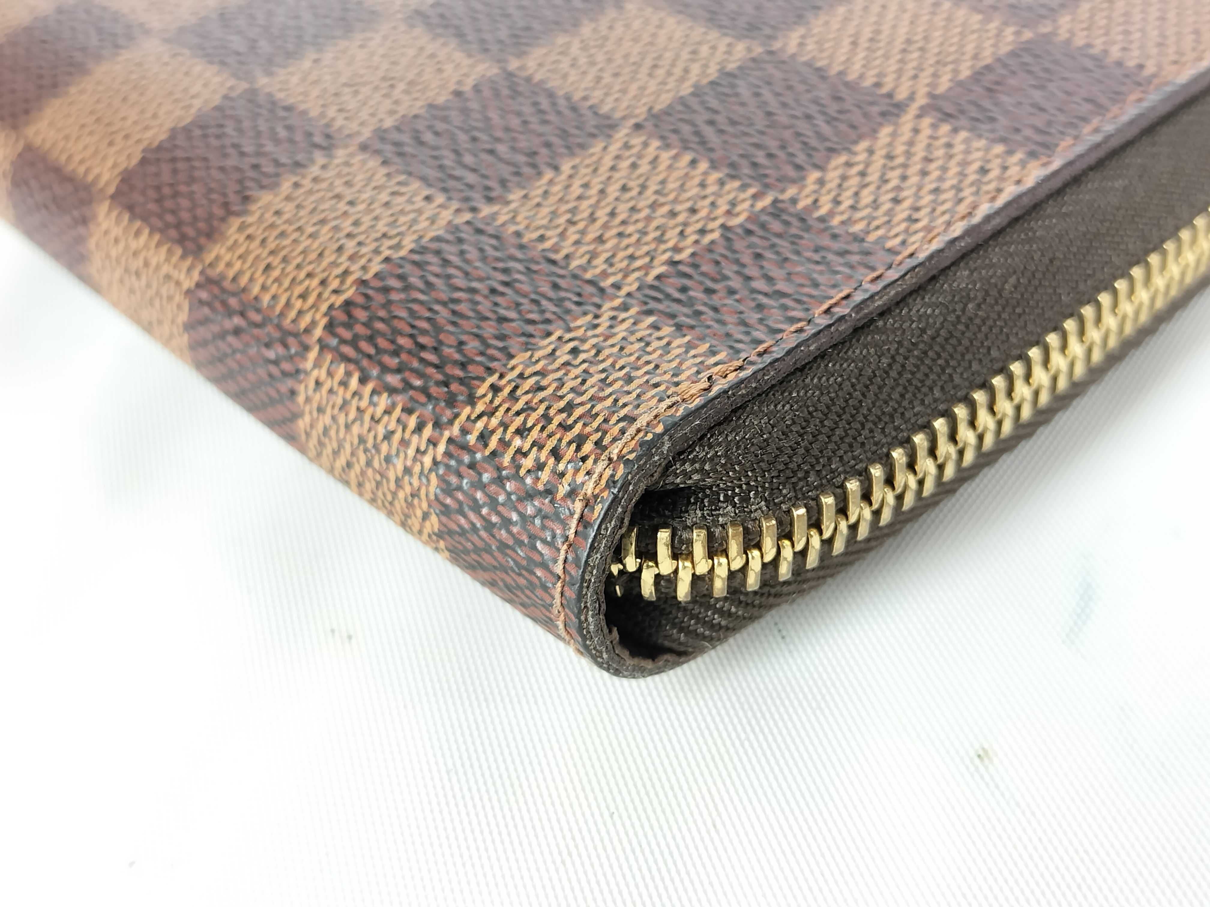 Damier Zippy Organizer Wallet — view 2