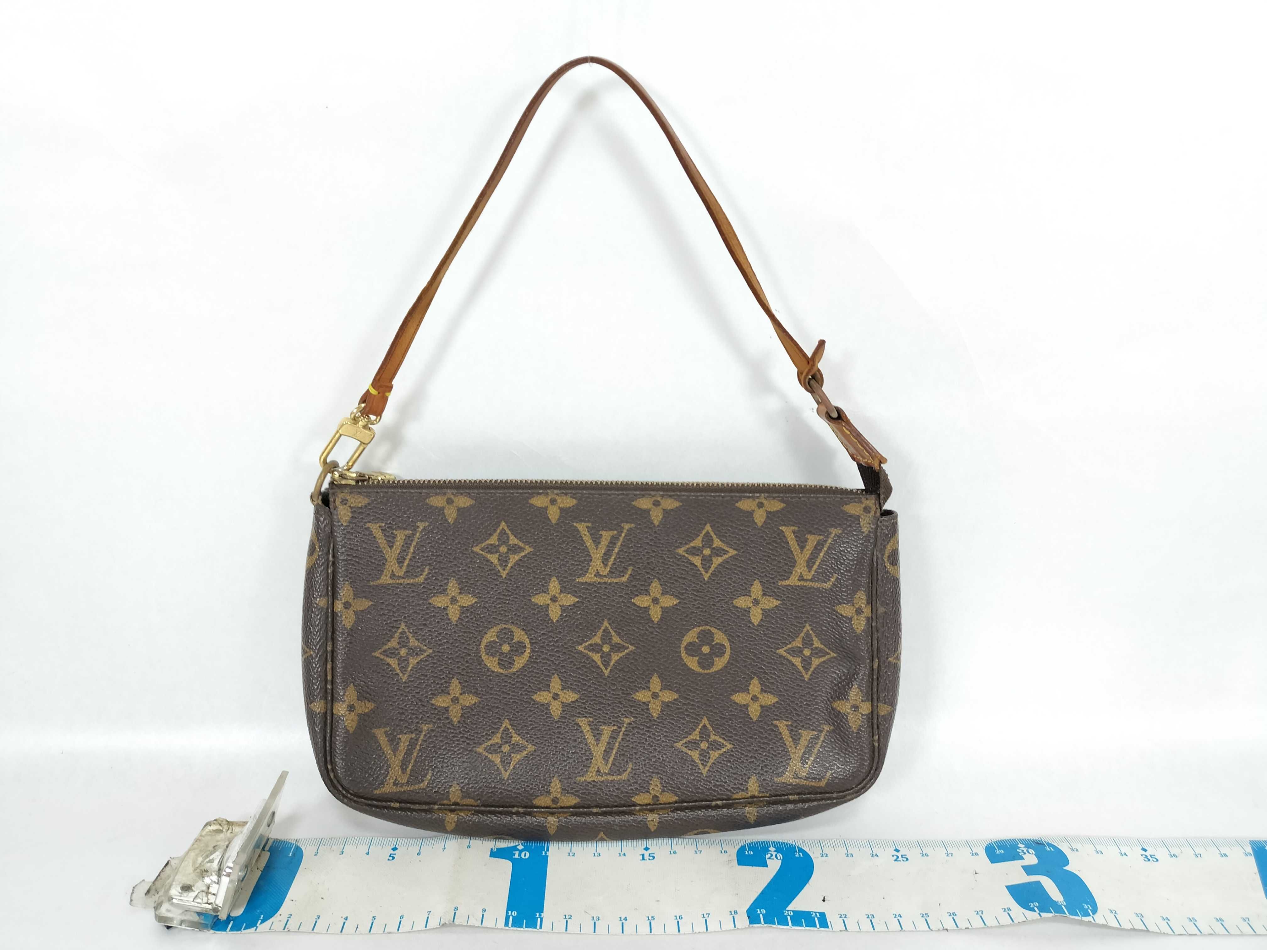 Monogram Louis Vuitton Accessoires Pouch — view 2