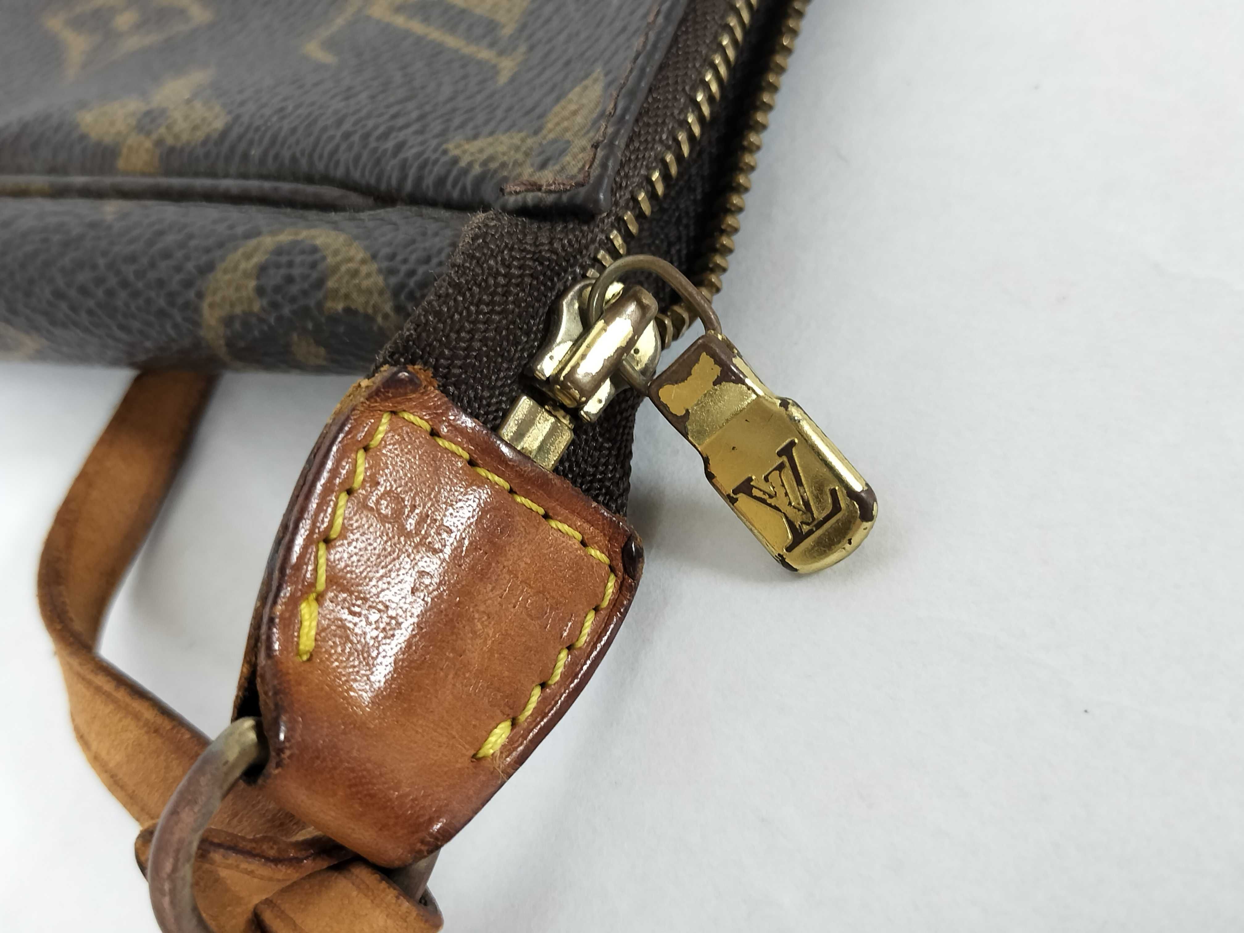 Monogram Louis Vuitton Accessoires Pouch — view 12