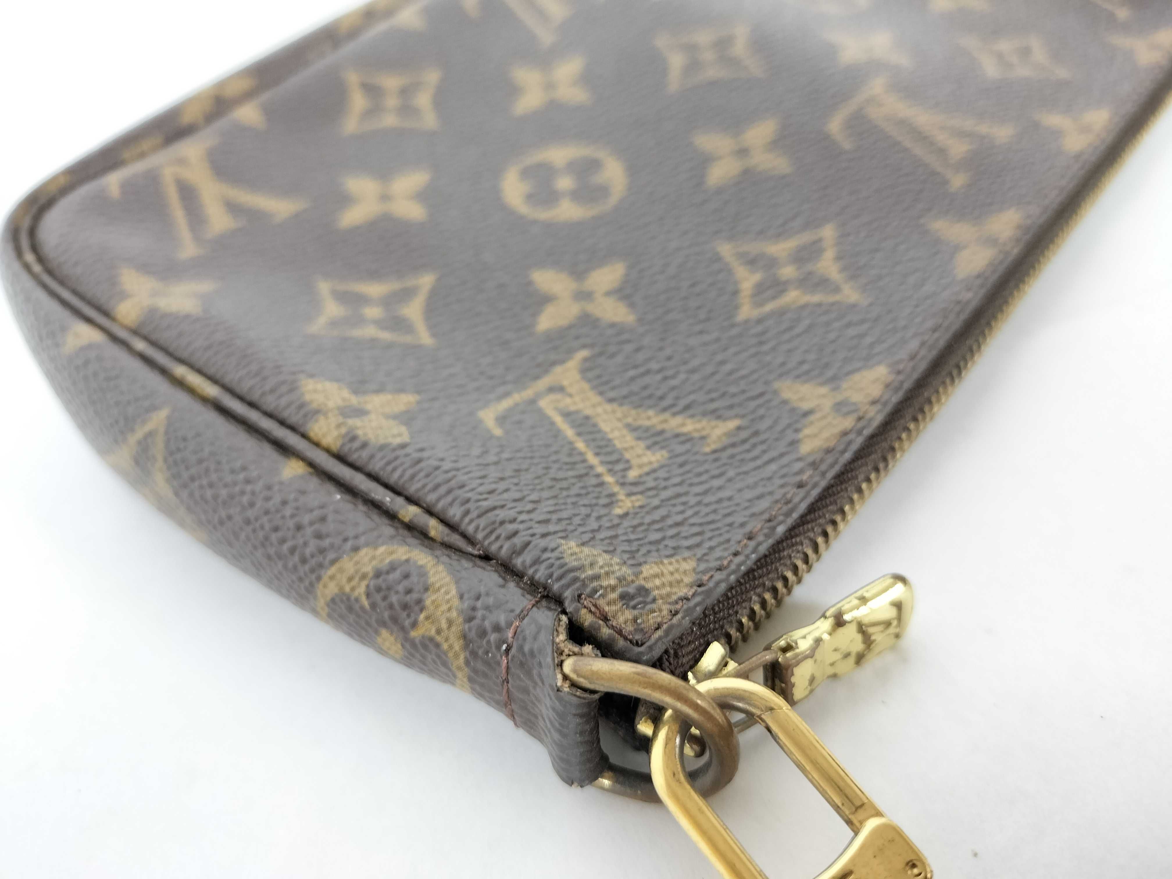 Monogram Louis Vuitton Accessoires Pouch — view 5