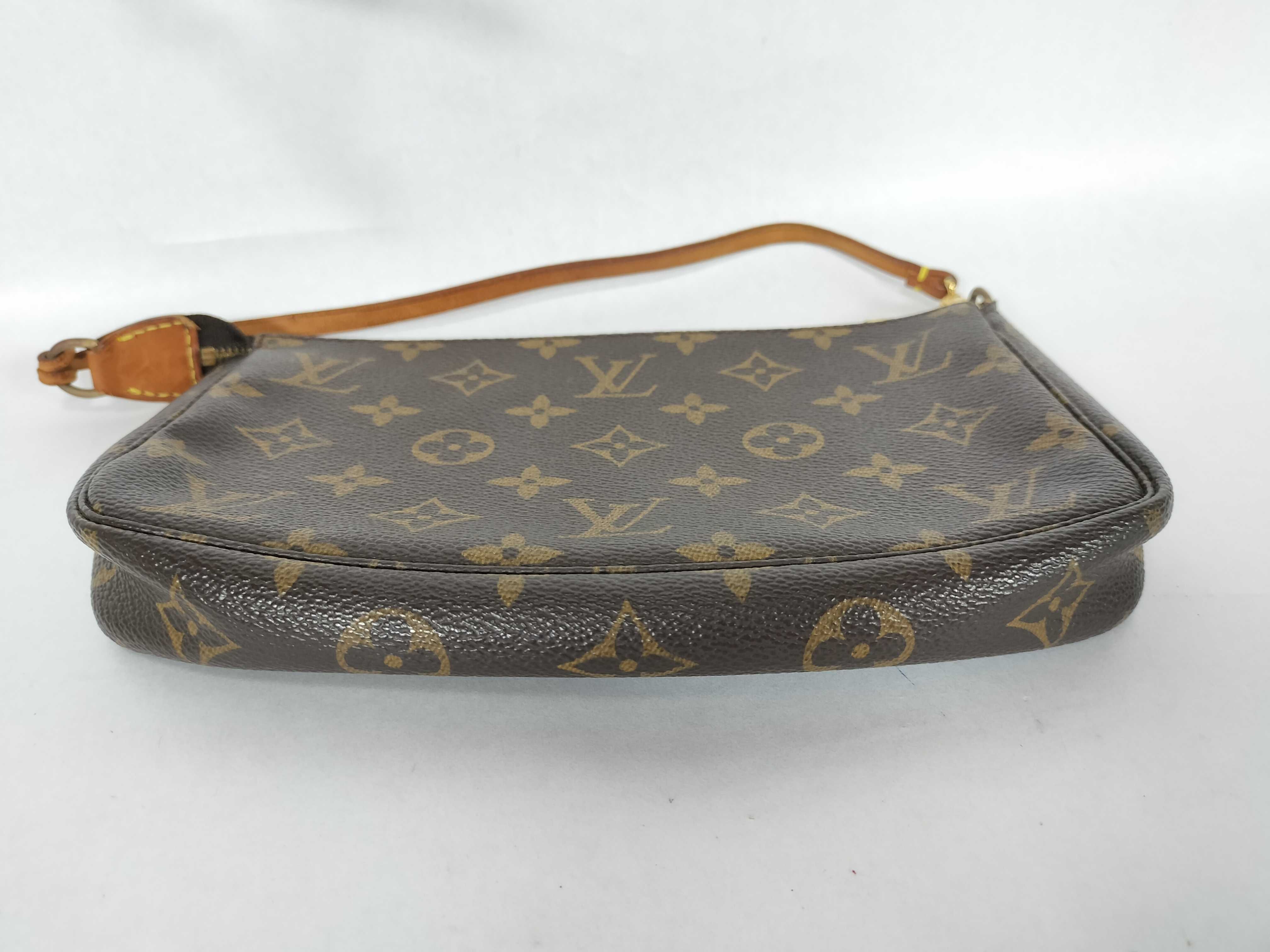 Monogram Louis Vuitton Accessoires Pouch — view 7