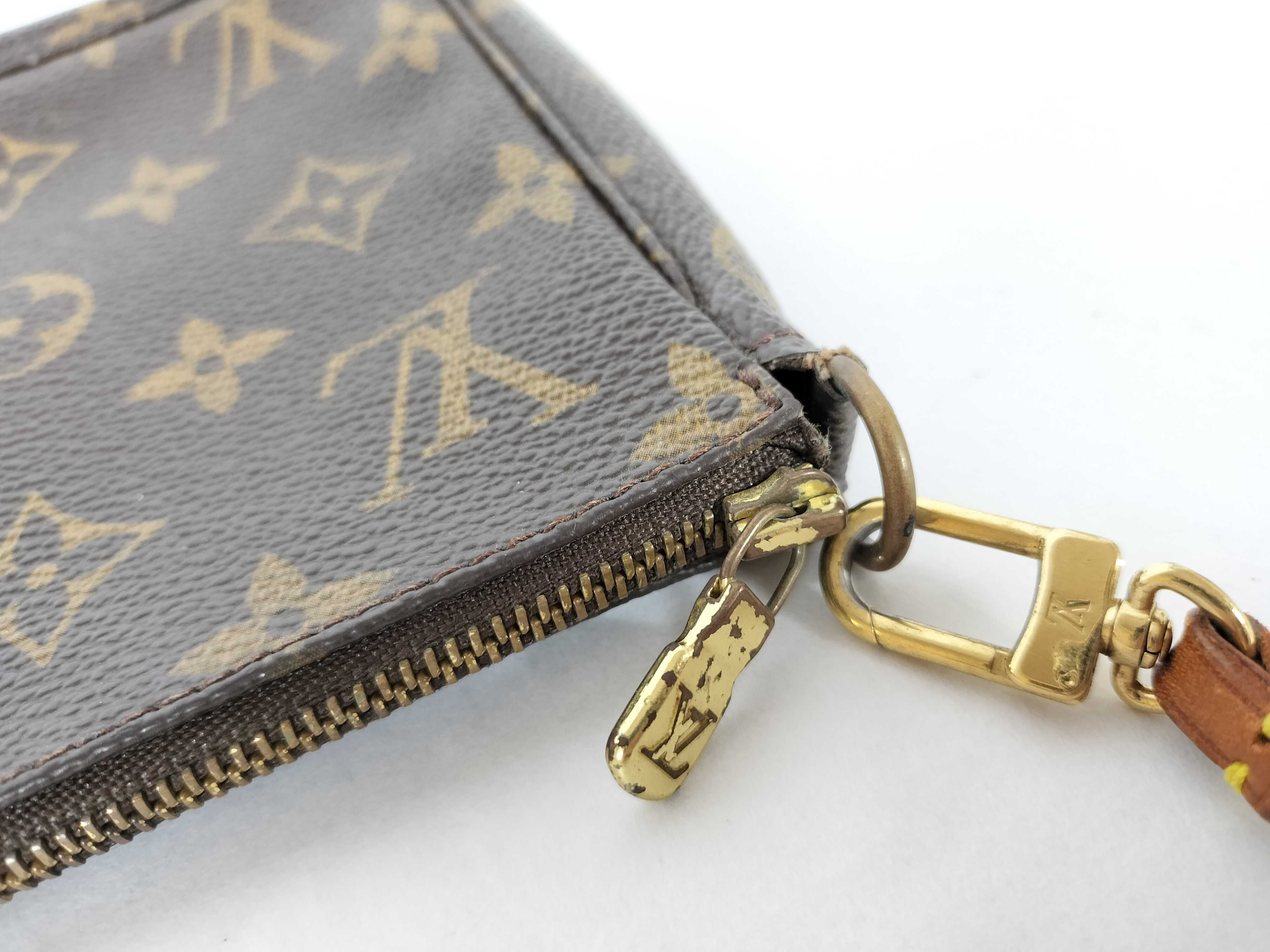 Monogram Louis Vuitton Accessoires Pouch — view 8