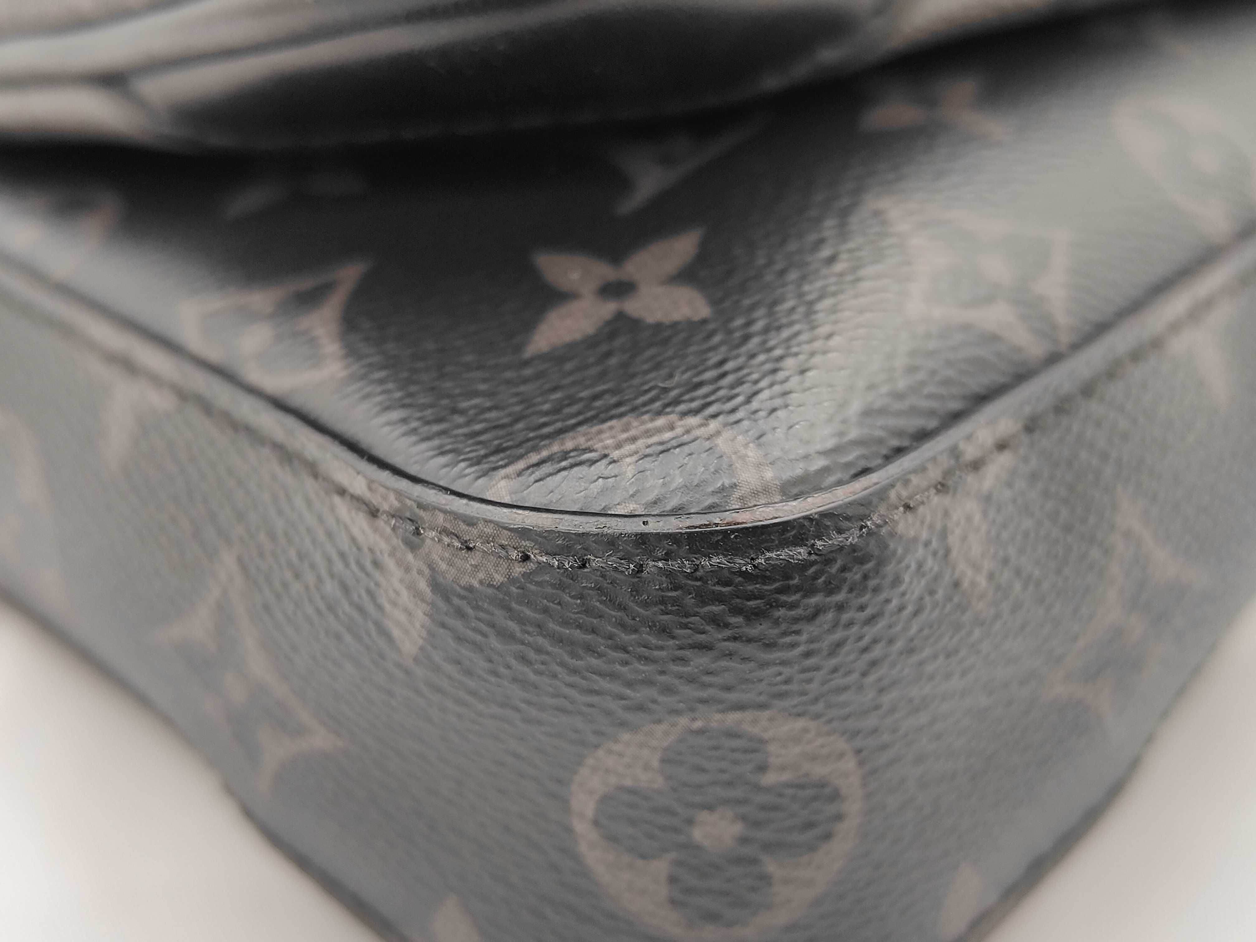 Trio Messenger M69443 RFID Shoulder Bag — view 6