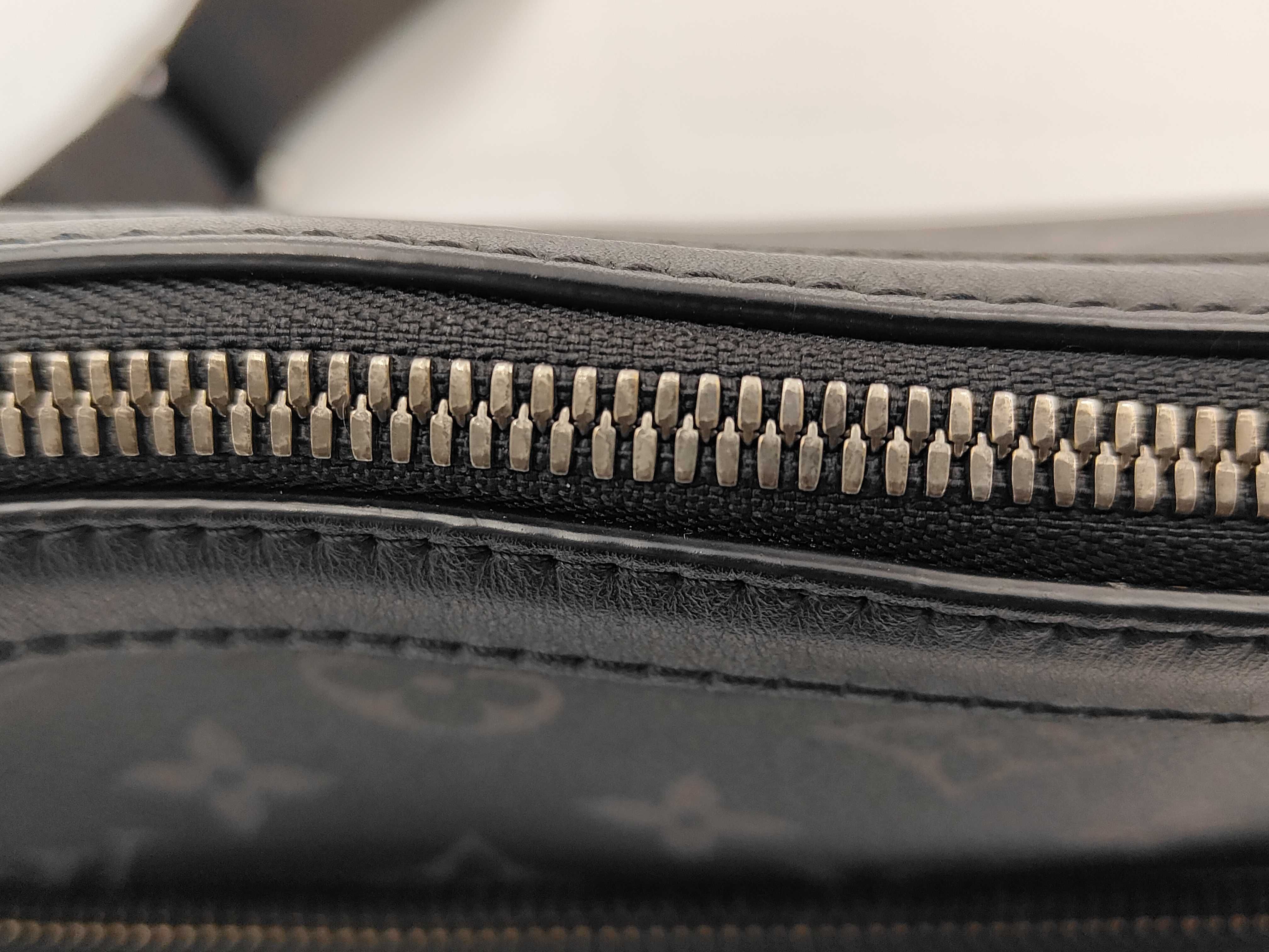 Trio Messenger M69443 RFID Shoulder Bag — view 8