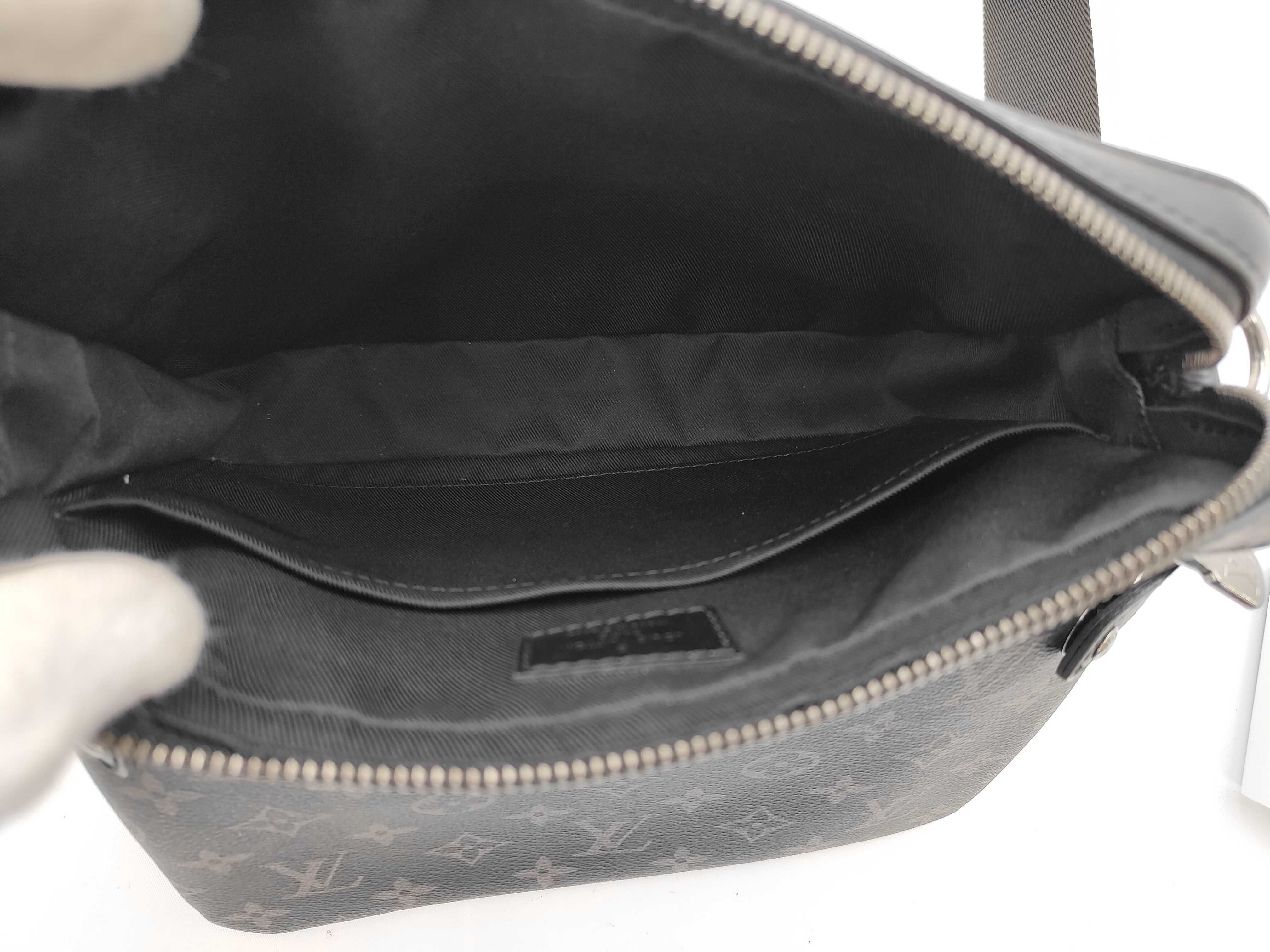 Trio Messenger M69443 RFID Shoulder Bag — view 9
