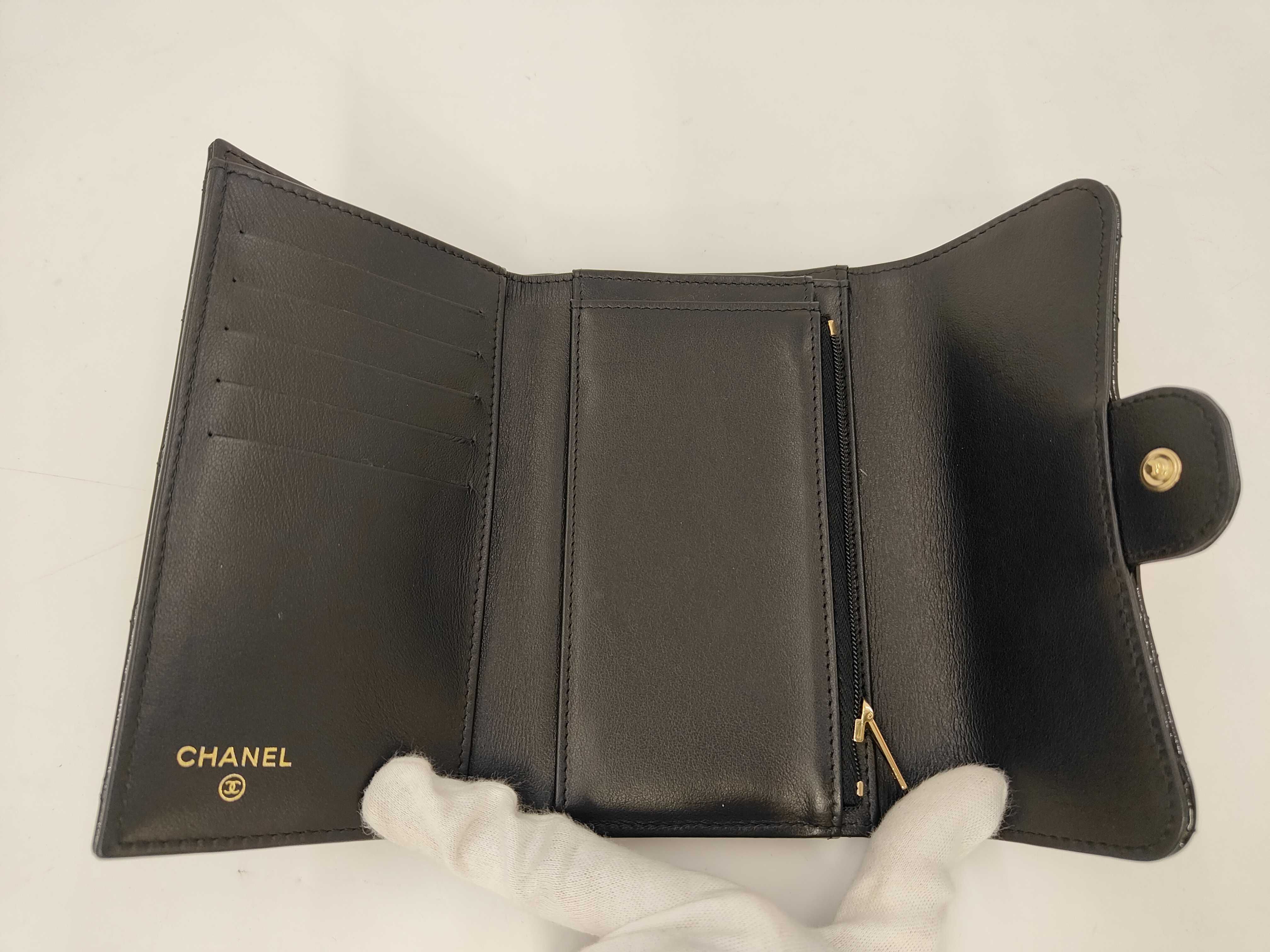 Matelassé Tri-fold Wallet, Patent Leather, 29153669 — view 8