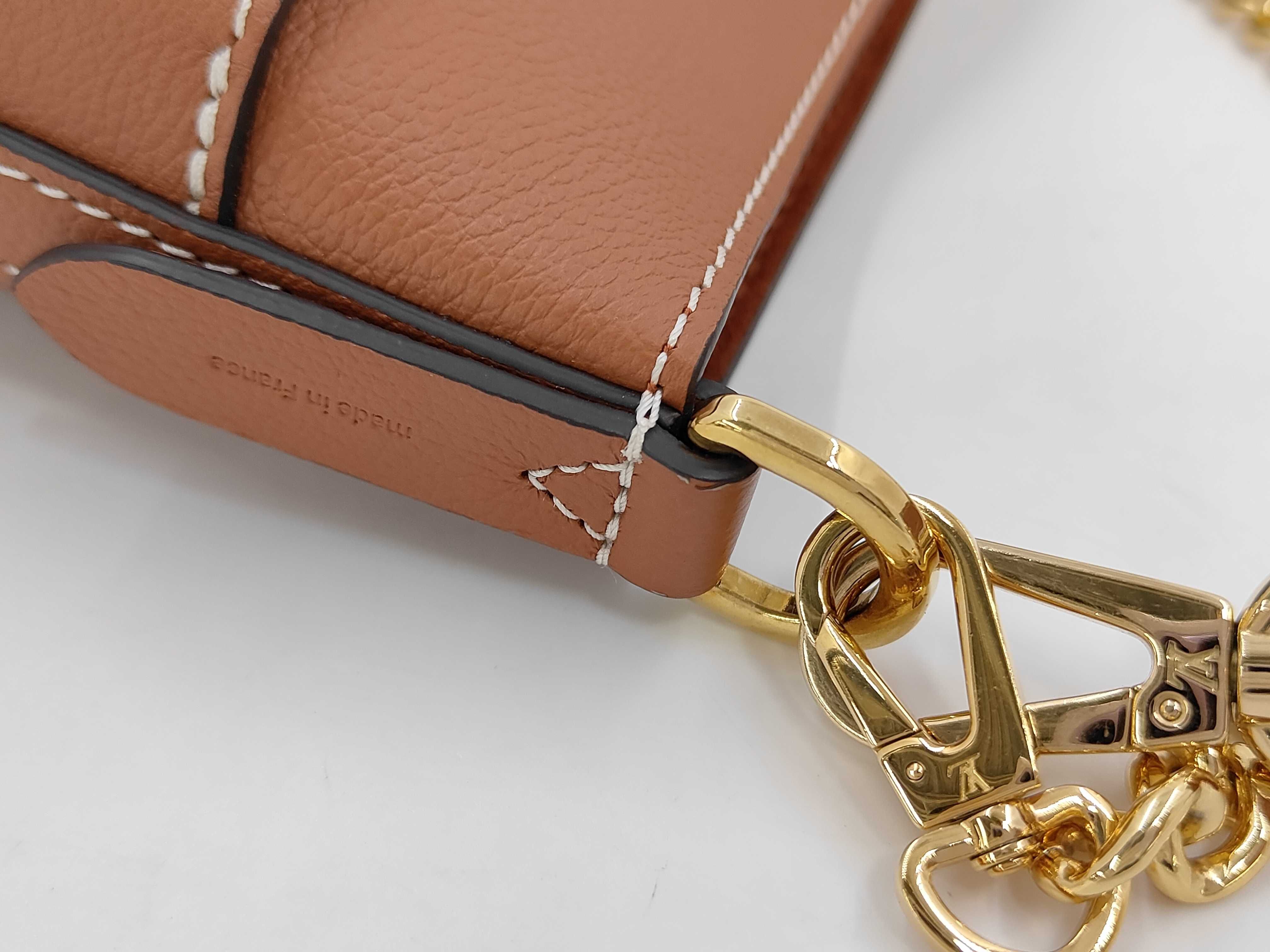 【Excellent Condition】 Calf Leather Lock & Walk M24165 RFID Shoulder Bag — view 5