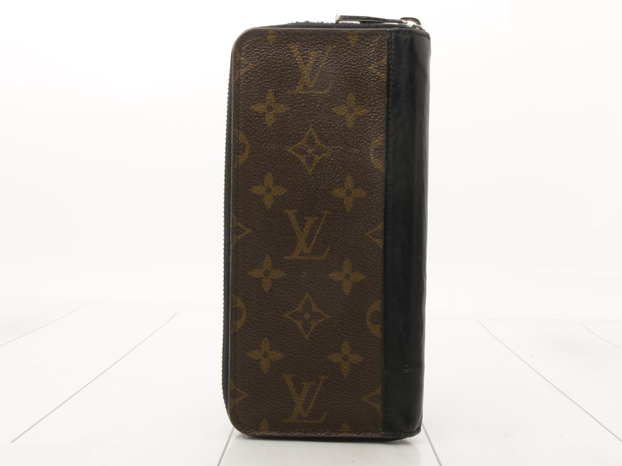 Zippy Wallet Vertical - Round Zipper Long Wallet — view 2