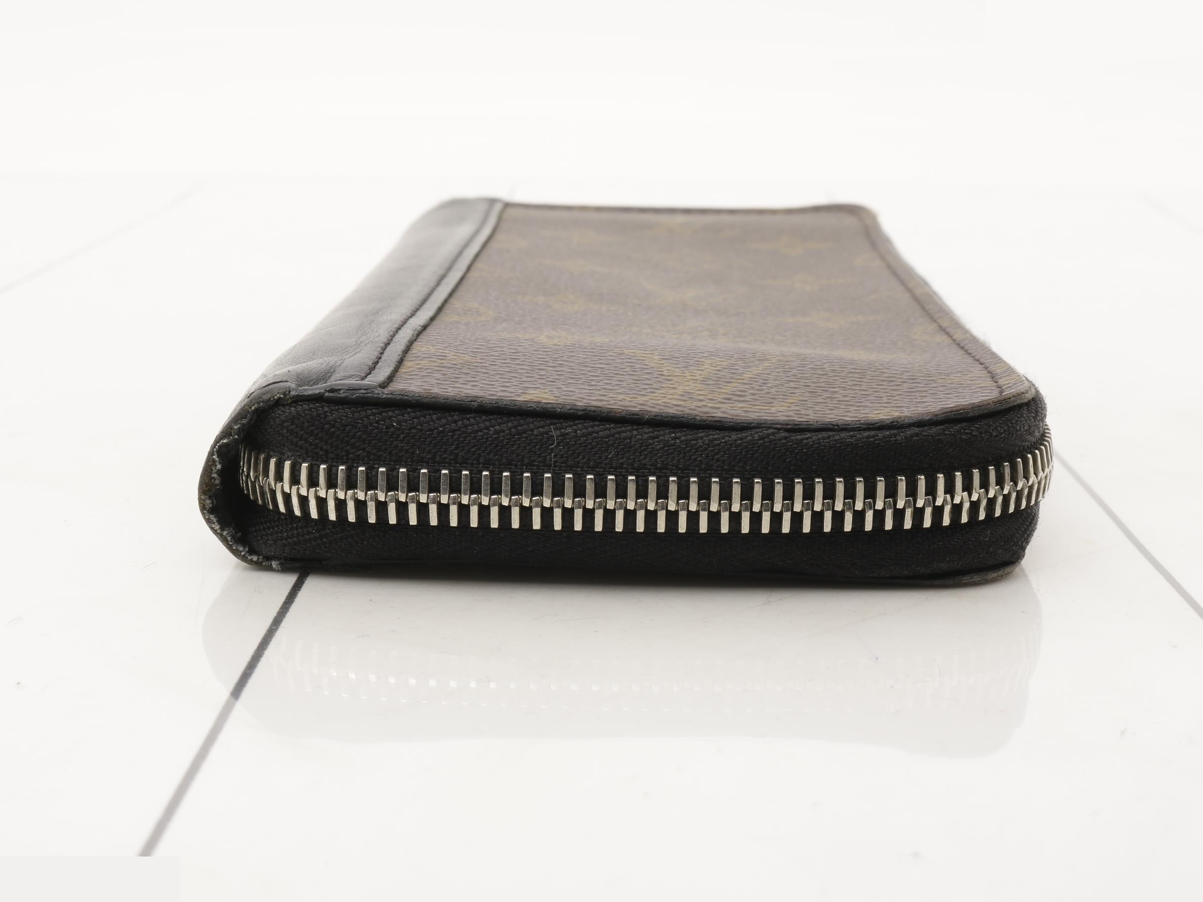 Zippy Wallet Vertical - Round Zipper Long Wallet — view 3