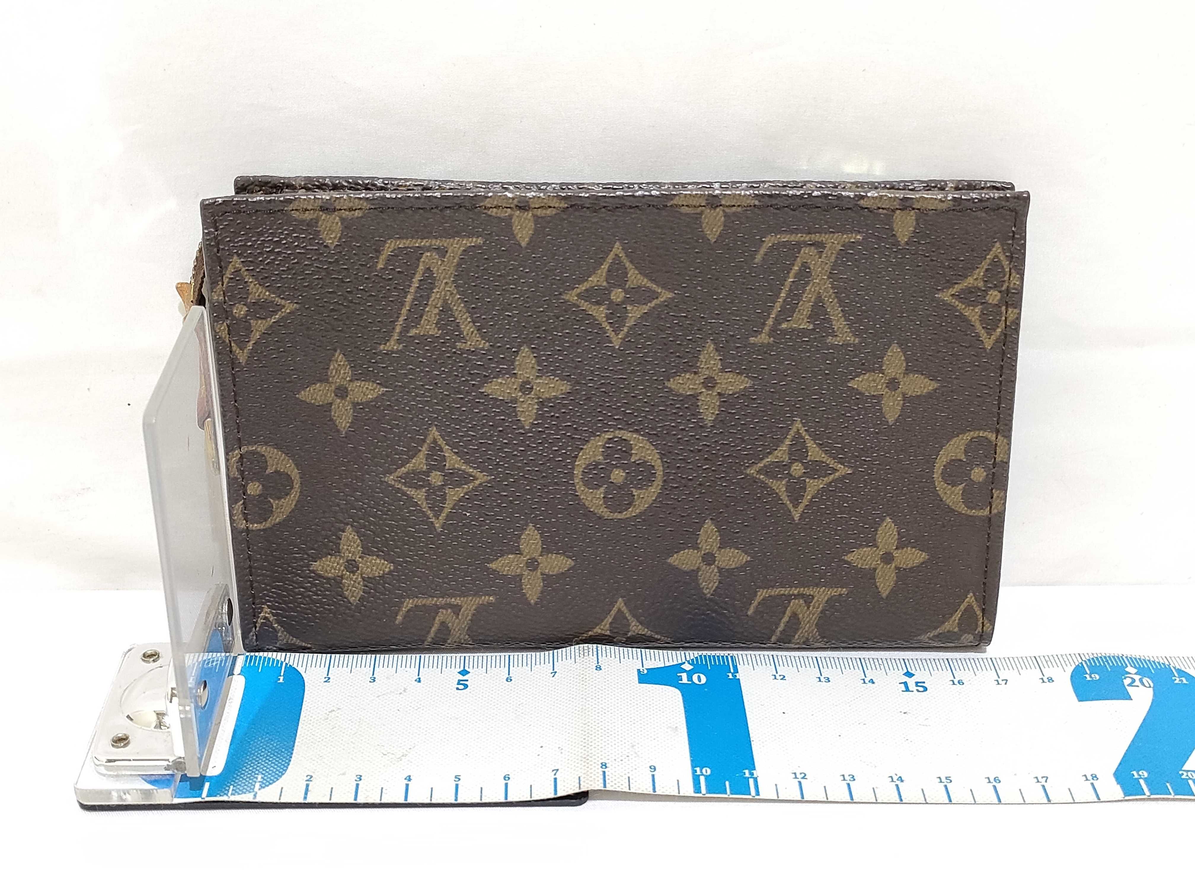 Monogram Bucket PM with attached pouch FL0061 Pouch — view 2