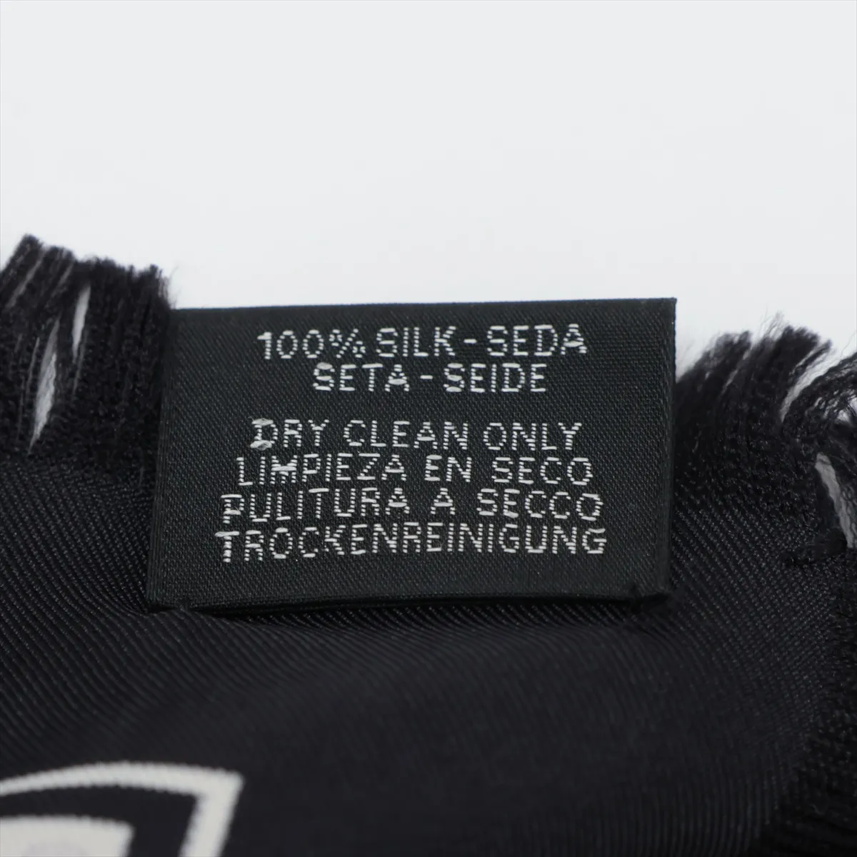 Carre 80 FRANGE HOMME EX LIBRIS scarf, silk, black, with some wear, snags, and fraying. — view 7