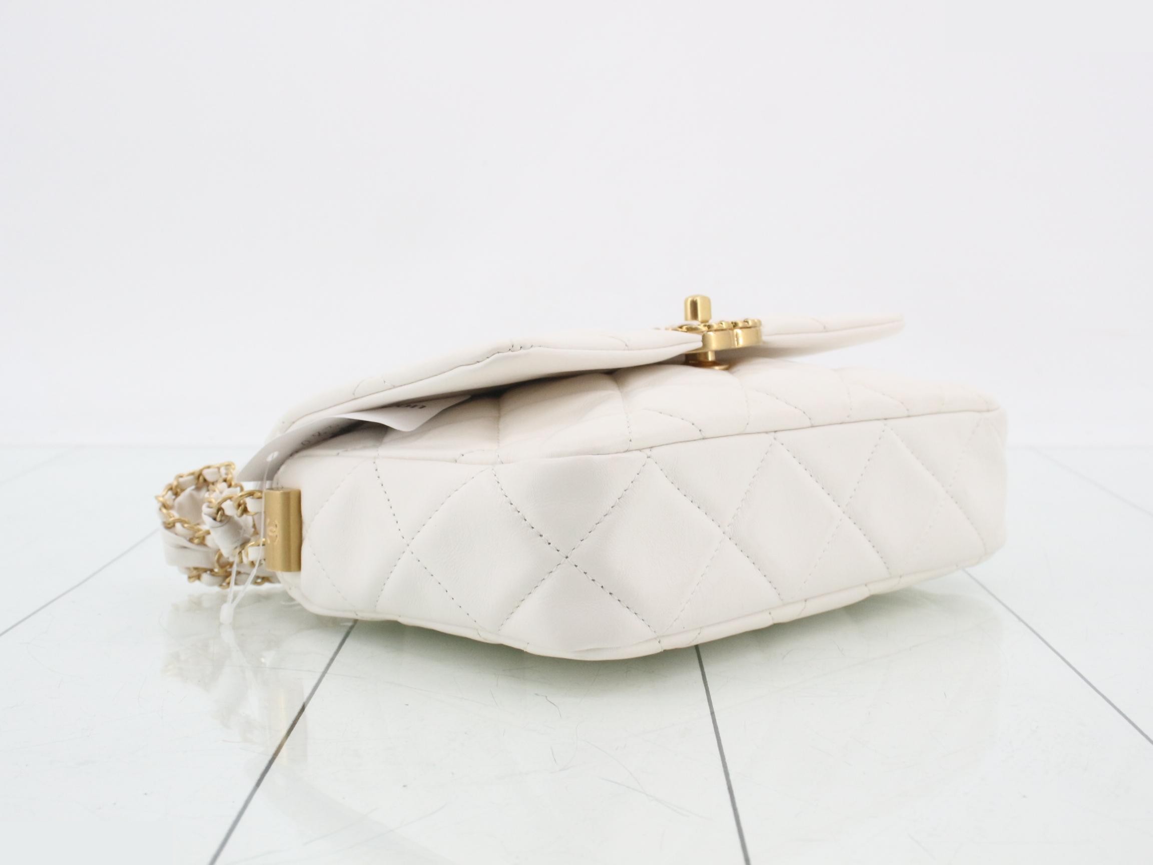 19 Leather Chain Shoulder Bag, White — view 5